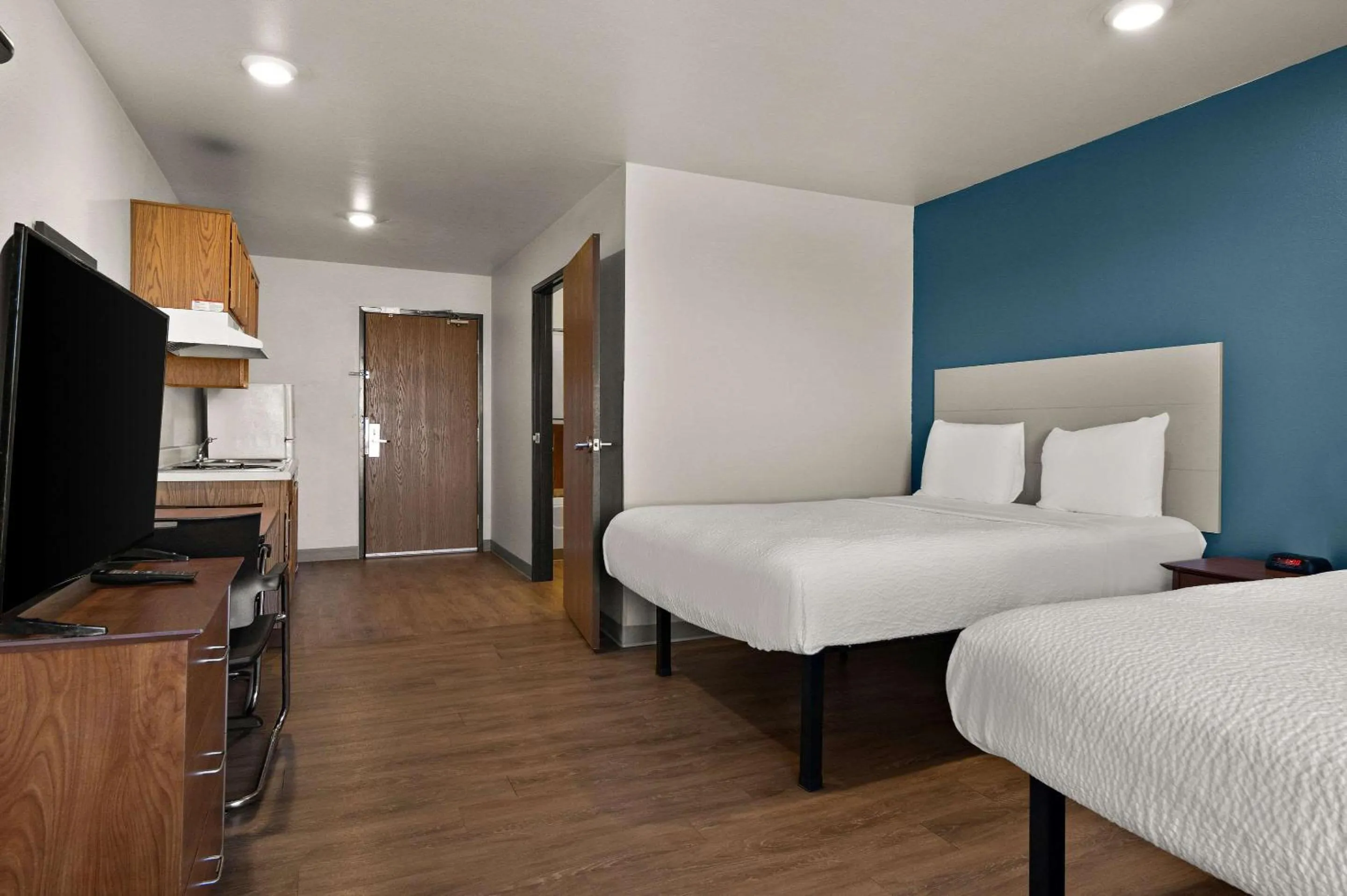Bedroom, Bed in WoodSpring Suites Champaign near University