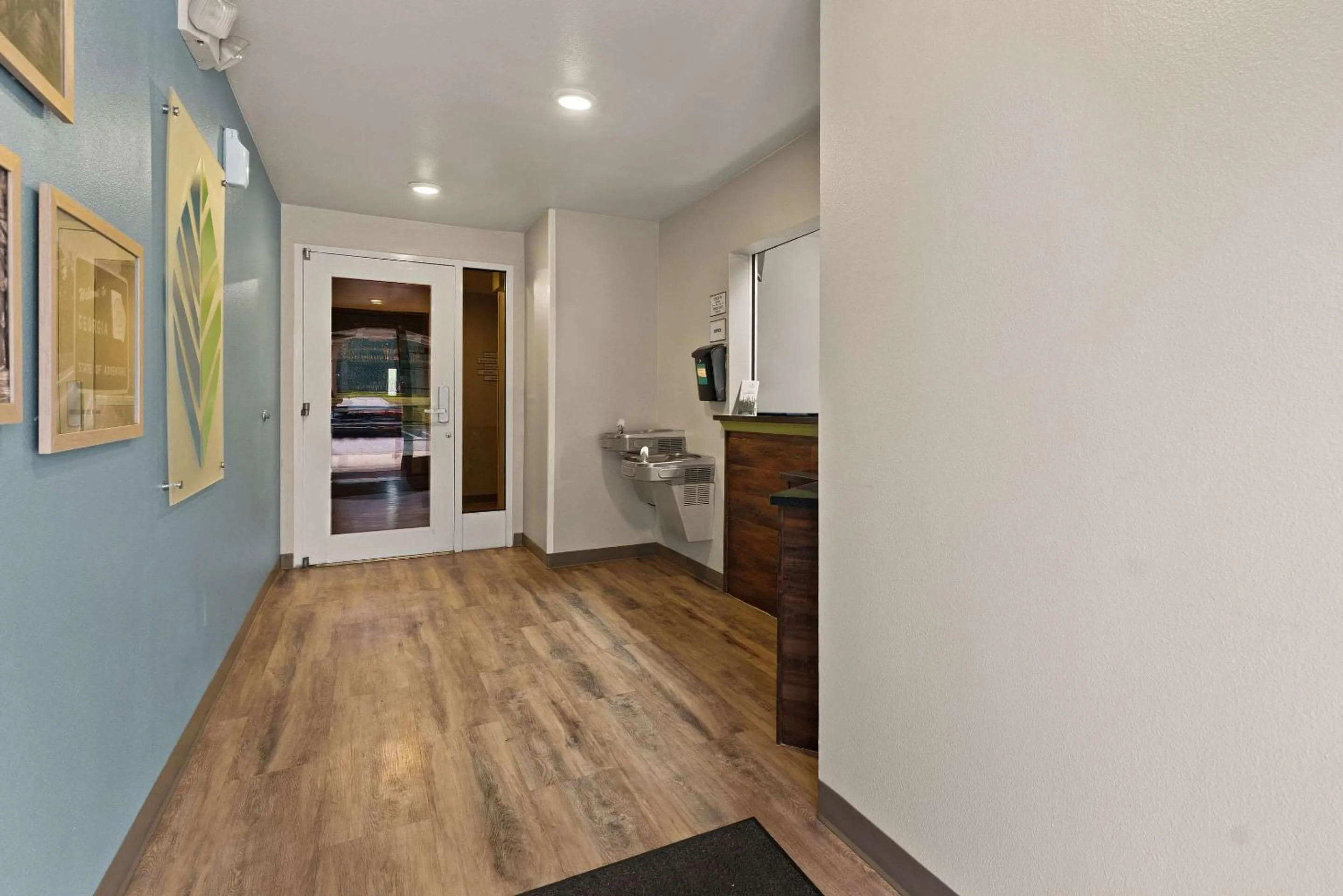Lobby or reception in WoodSpring Suites Macon North