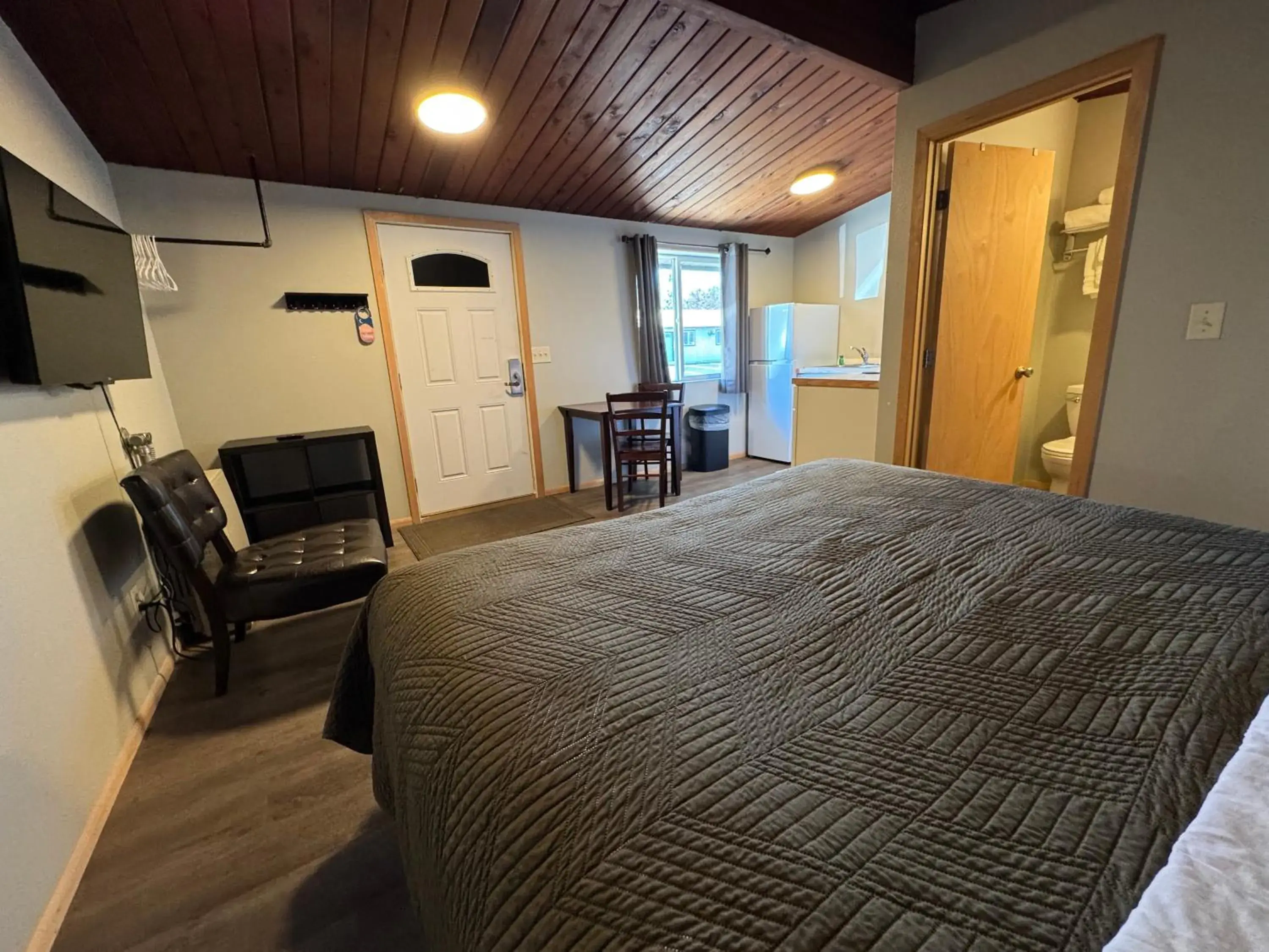 Bed in The Pioneer Motel Bed in The Pioneer Motel