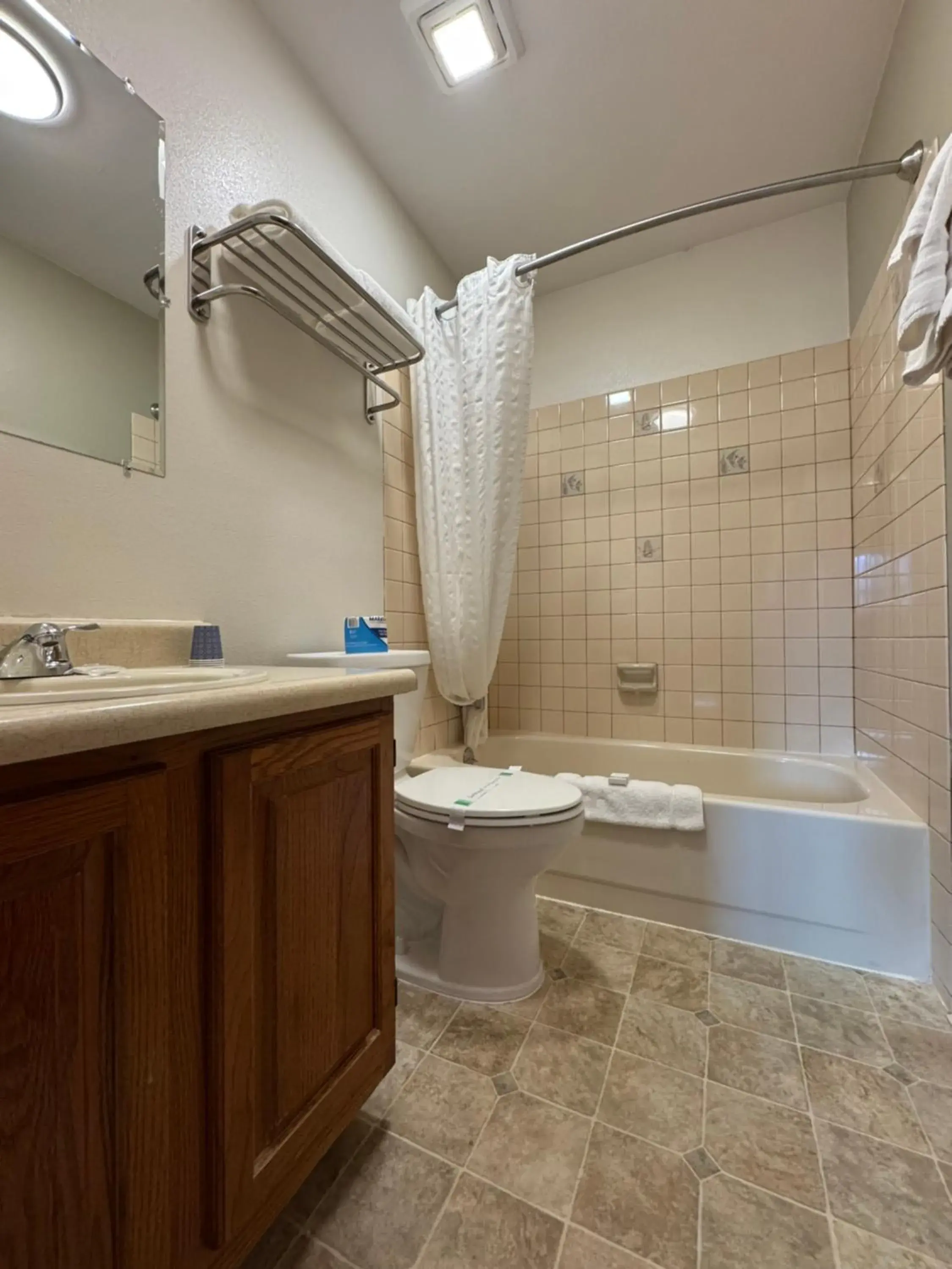 Queen Room with Two Queen Beds in The Pioneer Motel Queen Room with Two Queen Beds in The Pioneer Motel