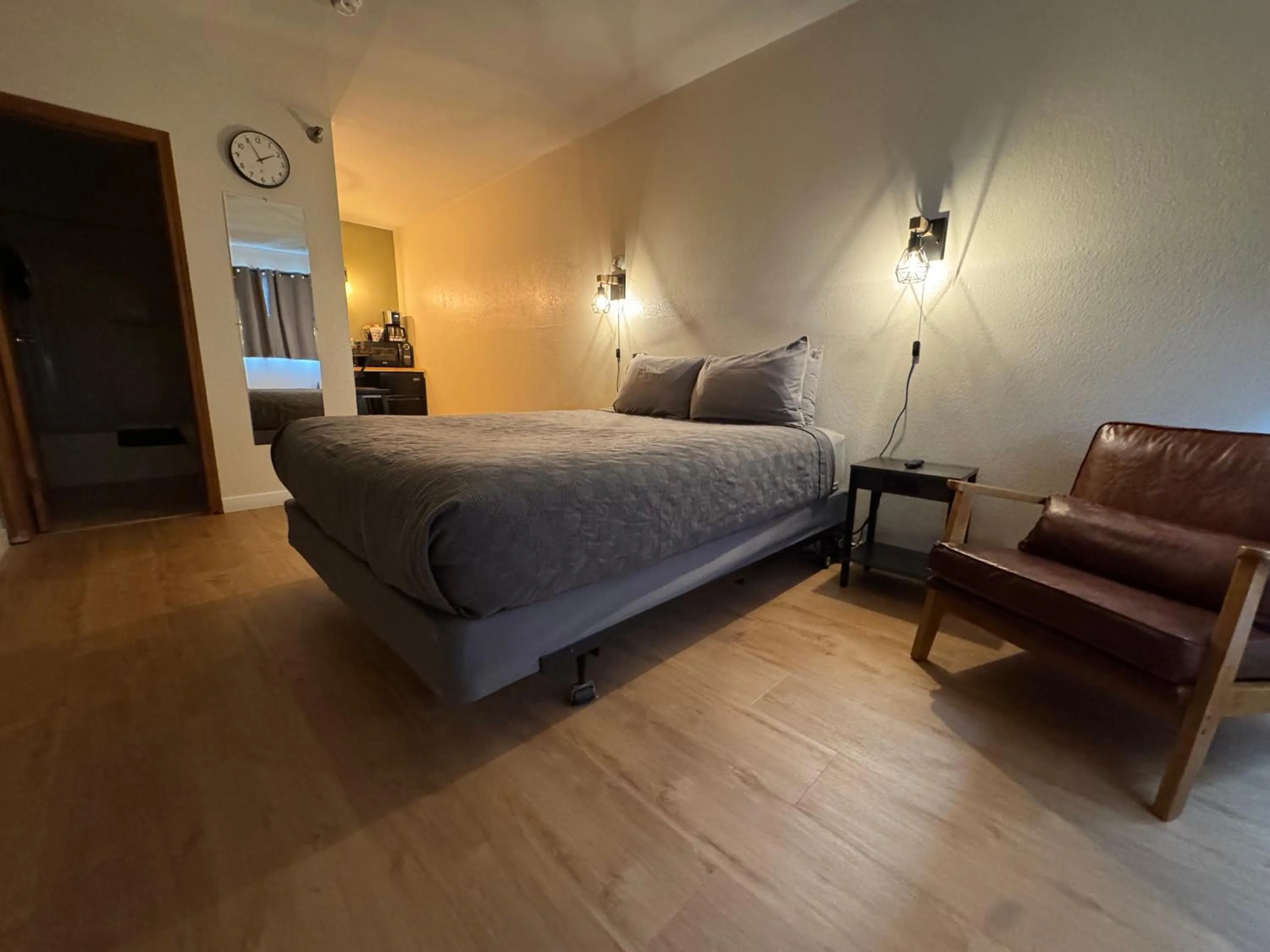 Bed in The Pioneer Motel