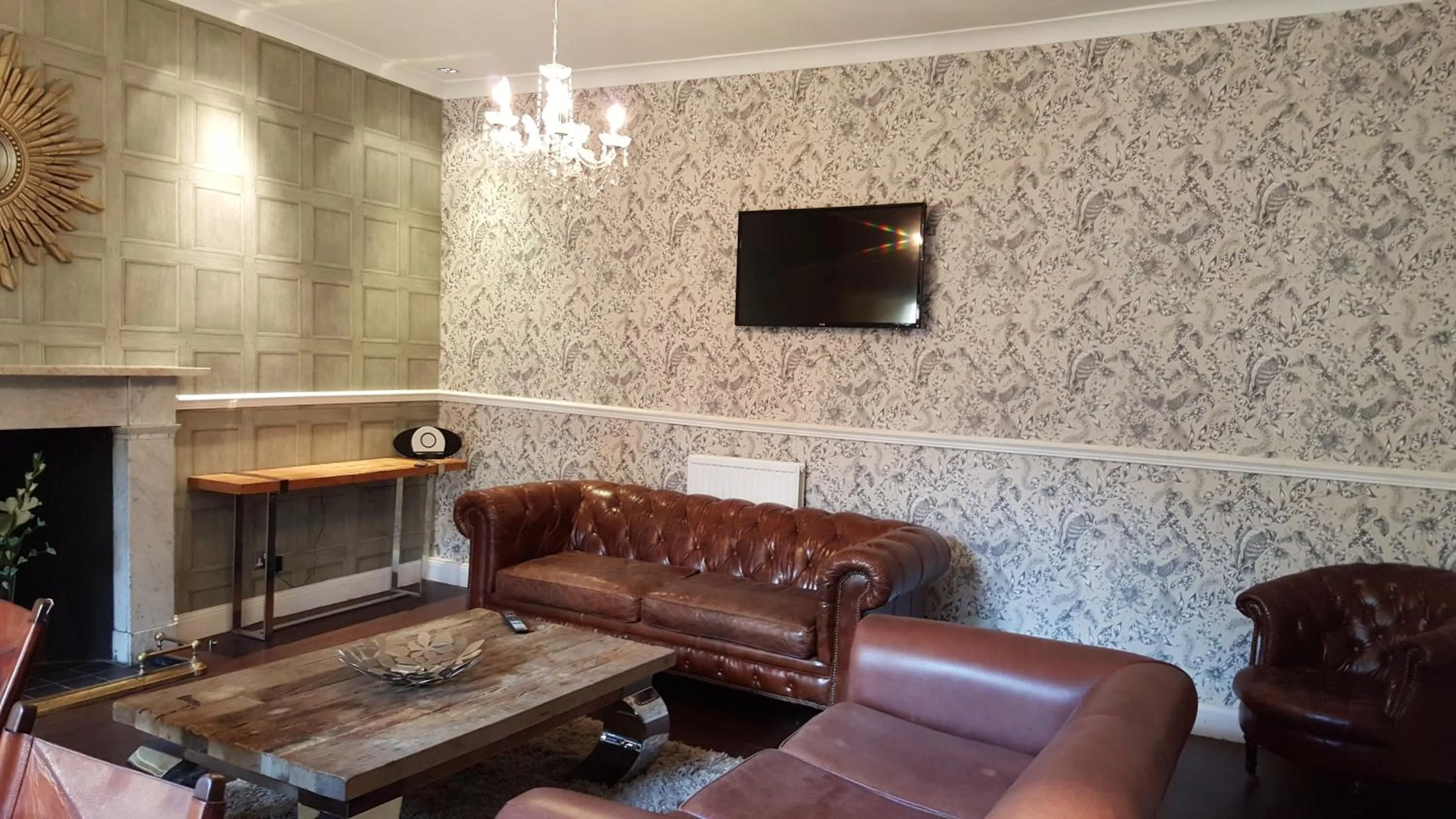 Living room in City Retreat Edinburgh ApartHotels