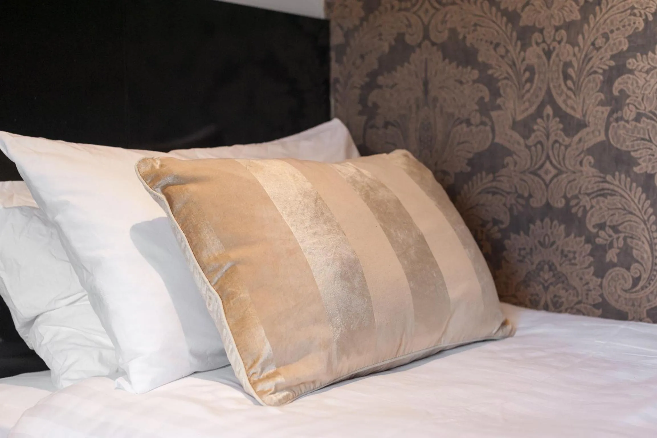 Bed in City Retreat Edinburgh ApartHotels