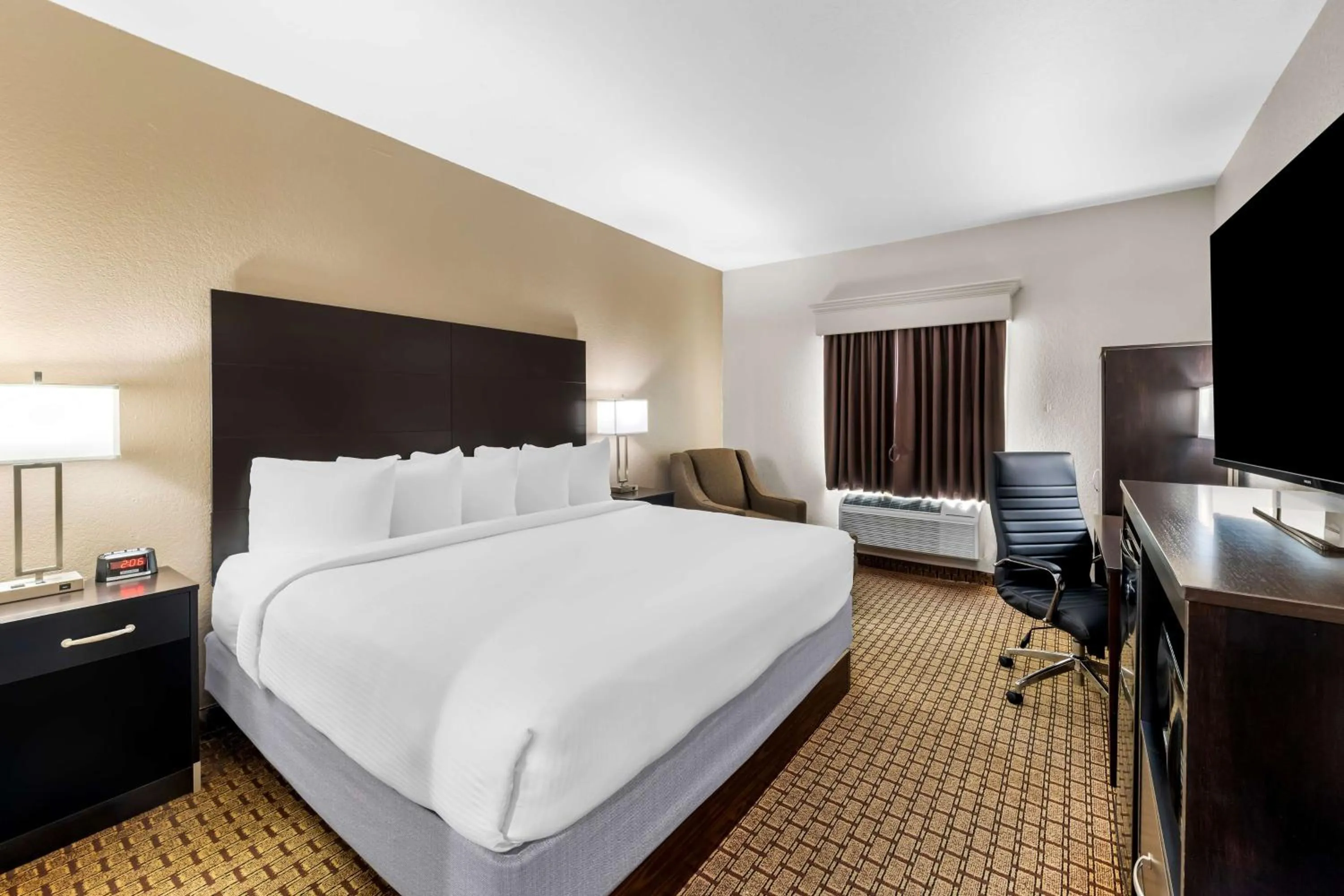 Bedroom, Bed in Best Western Halito Inn