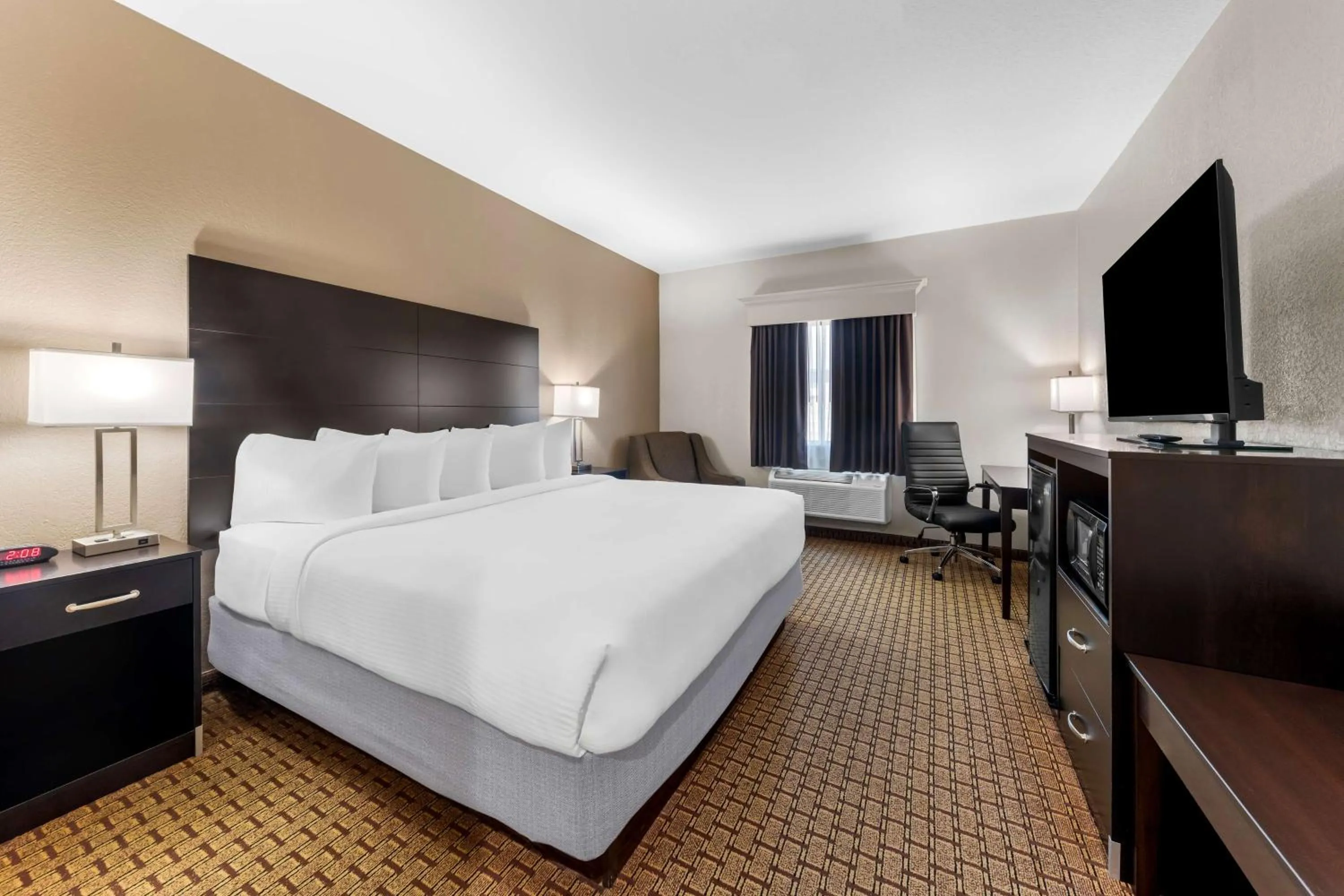 Bedroom, Bed in Best Western Halito Inn