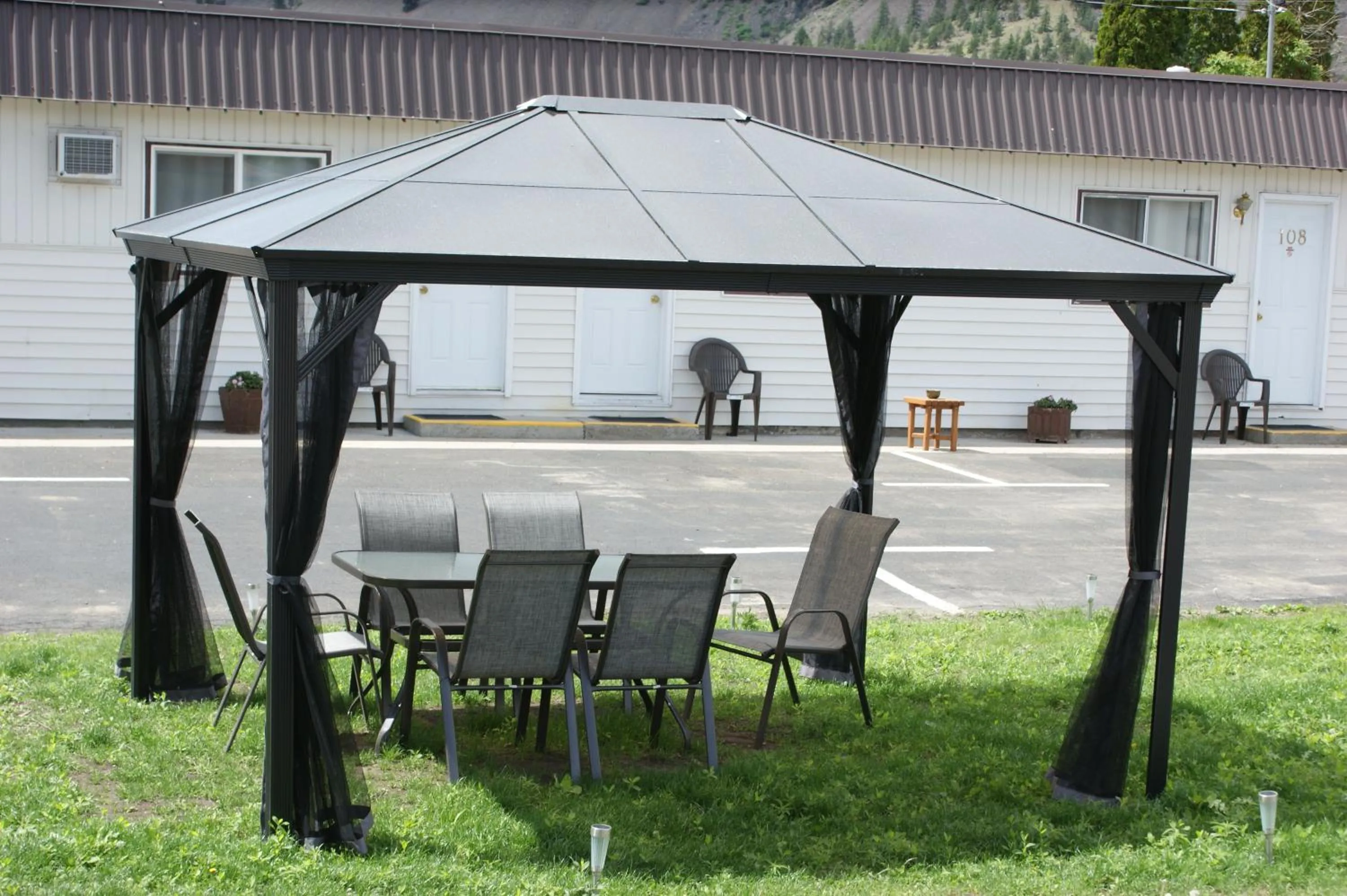 Garden in Elks Motel