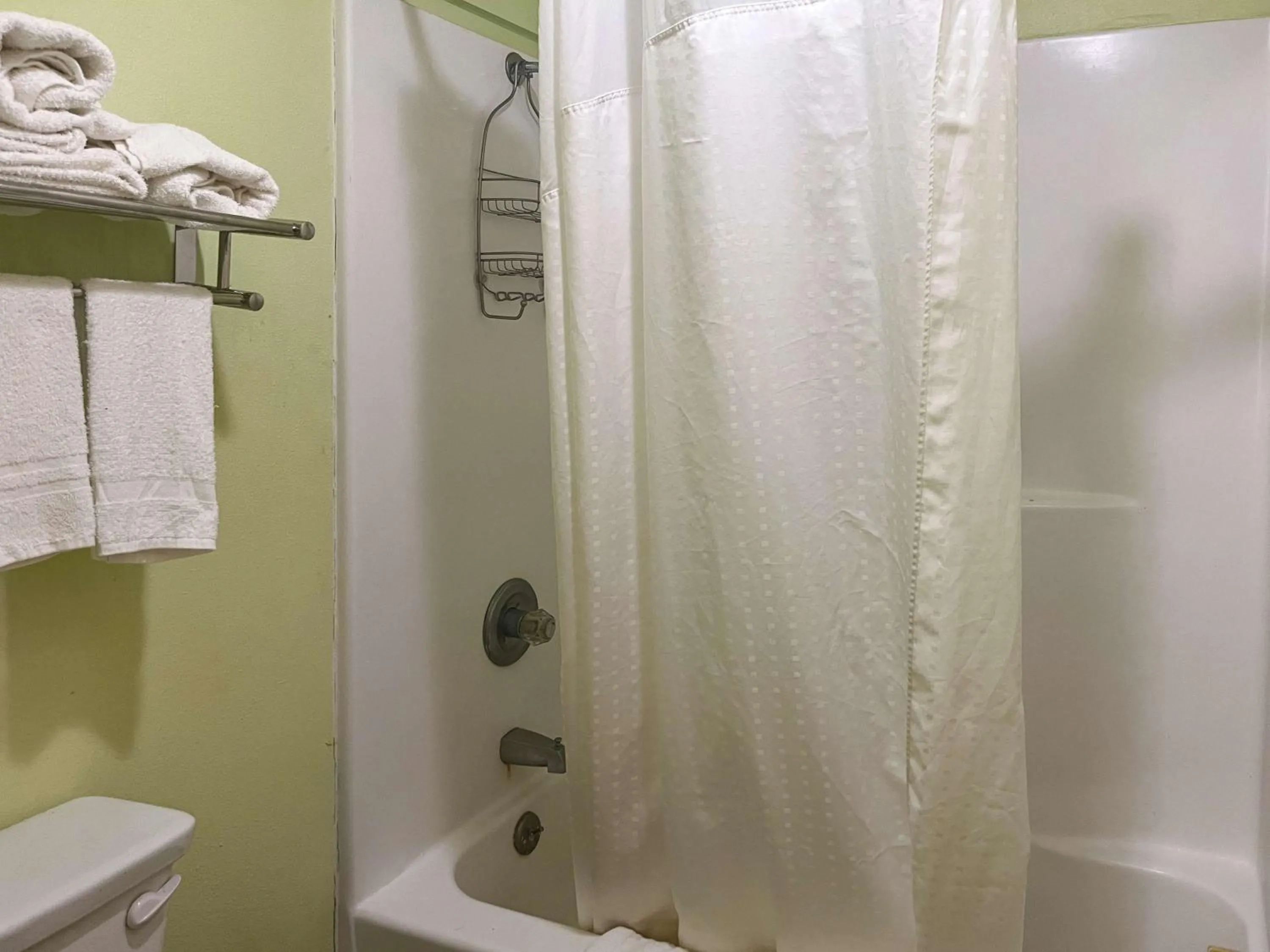 Bathroom in Motel 6 Tulia, TX