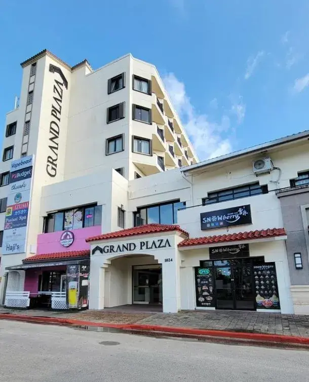 Restaurant/places to eat in Grand Plaza Hotel Restaurant/places to eat in Grand Plaza Hotel