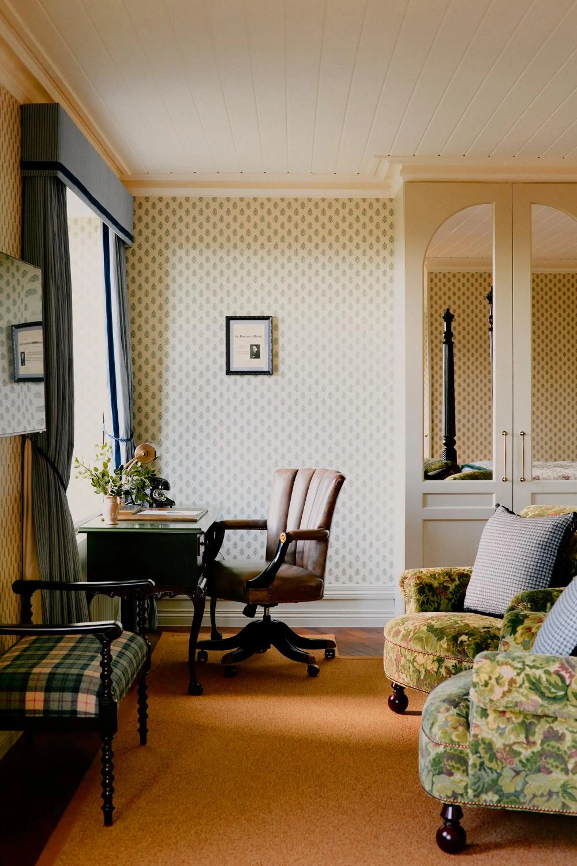 Photo of the whole room in Slieve Donard