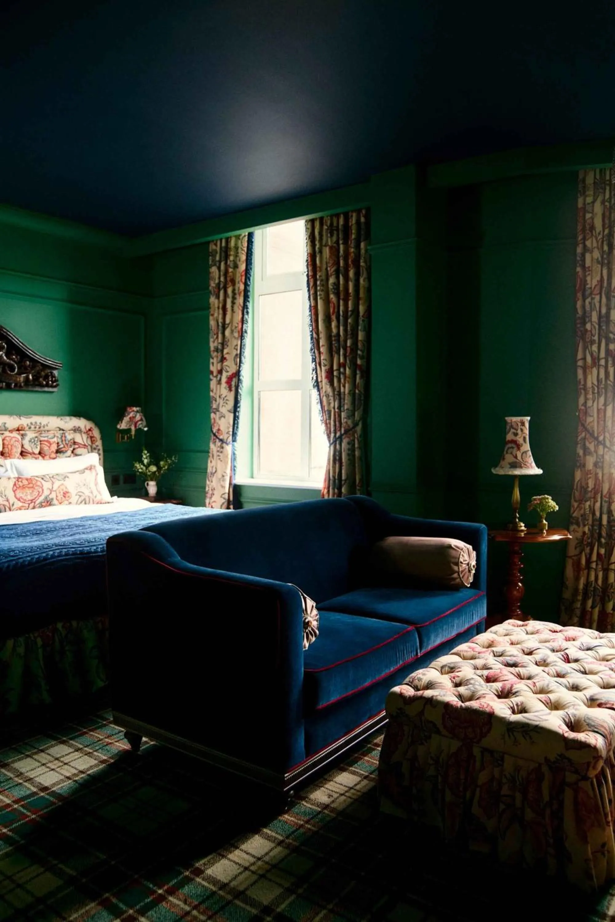 Photo of the whole room, Bed in Slieve Donard