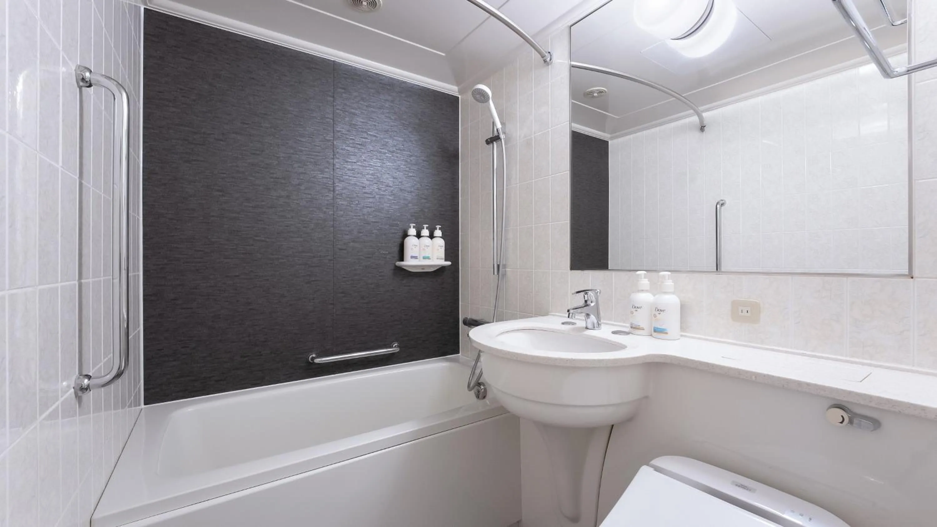 Bathroom in ANA Holiday Inn Kobe Sanda by IHG