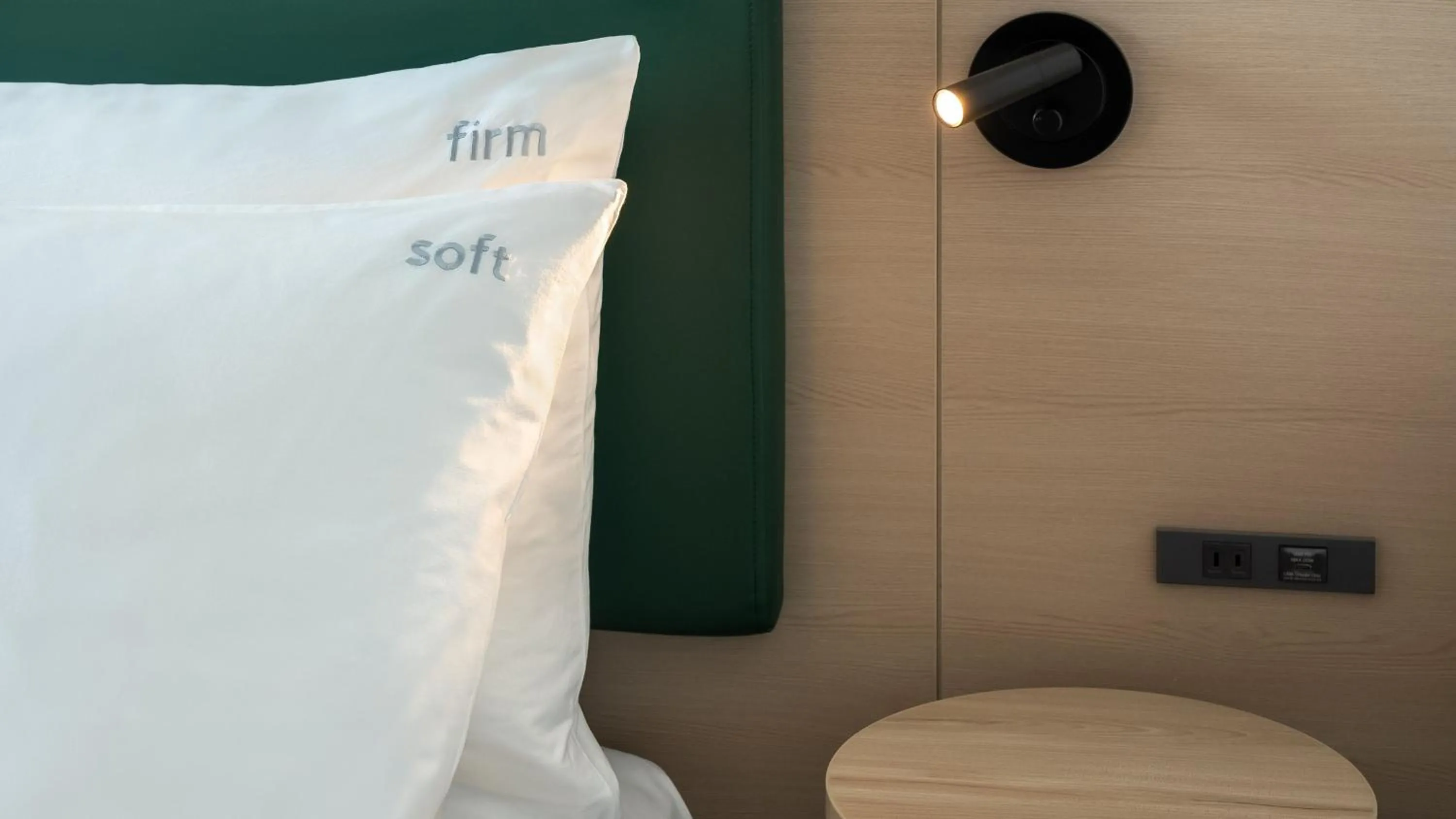 Photo of the whole room, Bed in ANA Holiday Inn Kobe Sanda by IHG