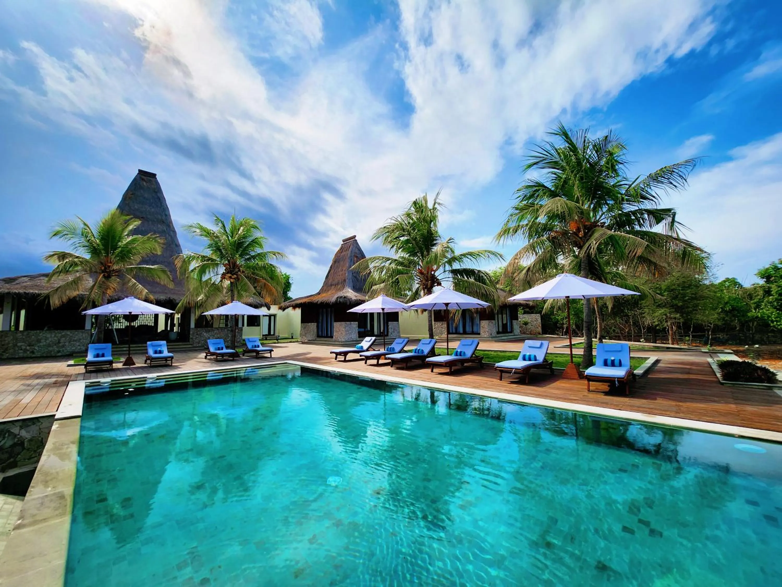 Swimming pool in KANDORA Luxury villas