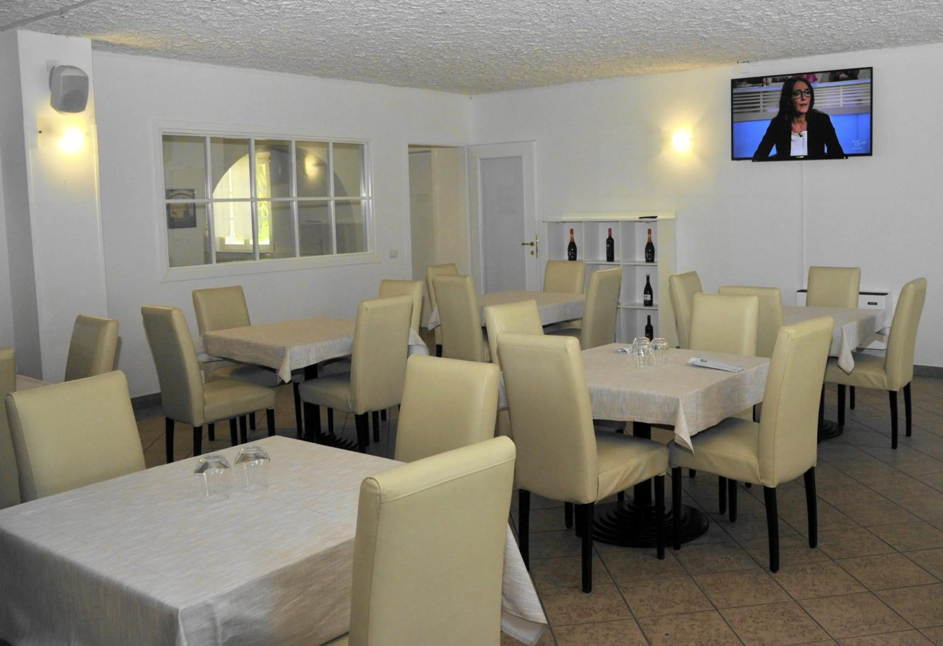 Communal lounge/ TV room in HOTEL VILLA MABULTON 2.0