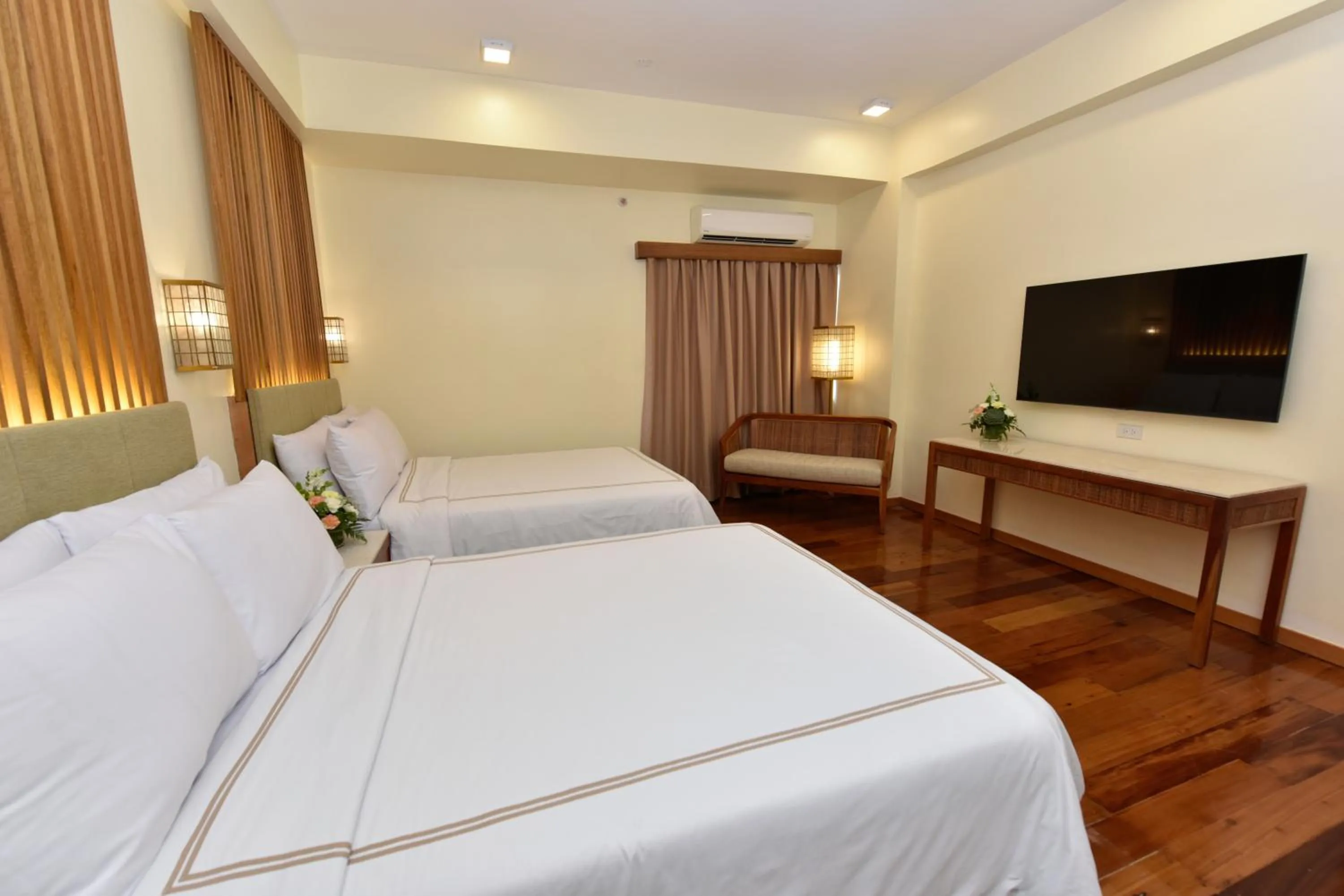 TV and multimedia, Bed in Kabayan Hotel Pasay