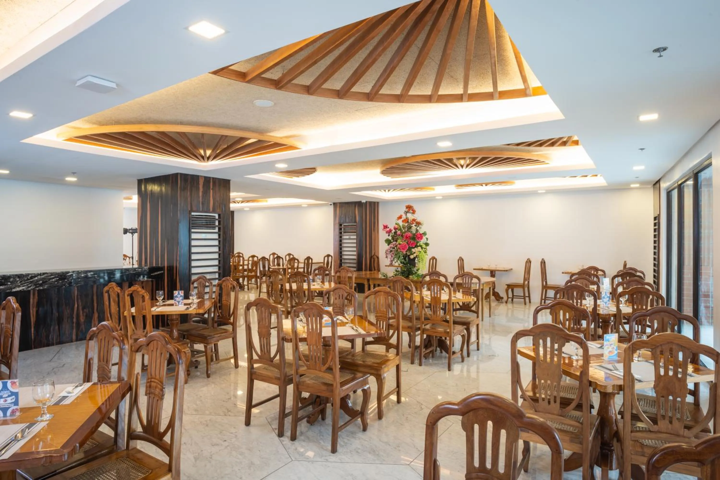Restaurant/places to eat in Kabayan Hotel Pasay