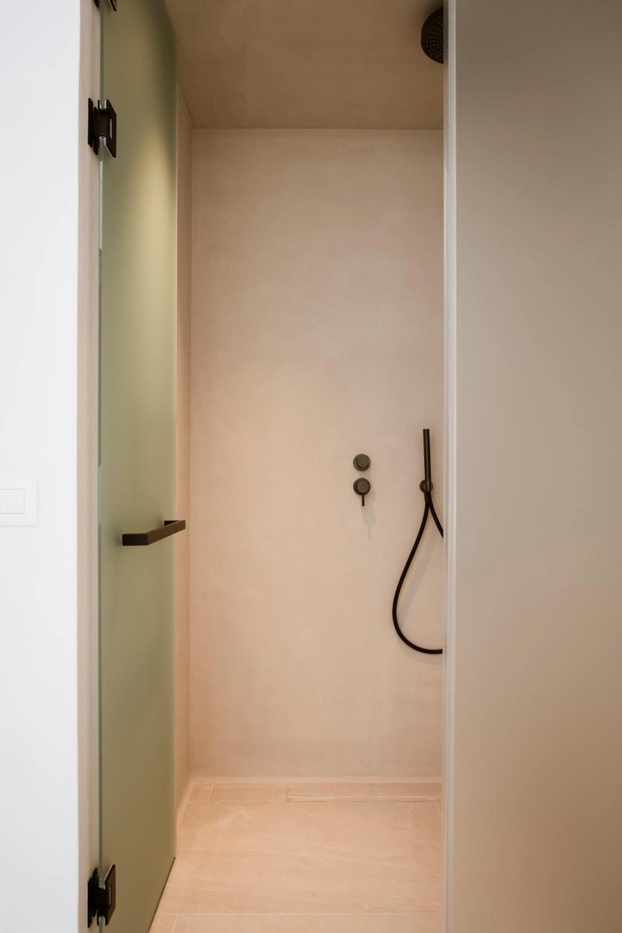 Shower in Mykonos Flow - Super Paradise