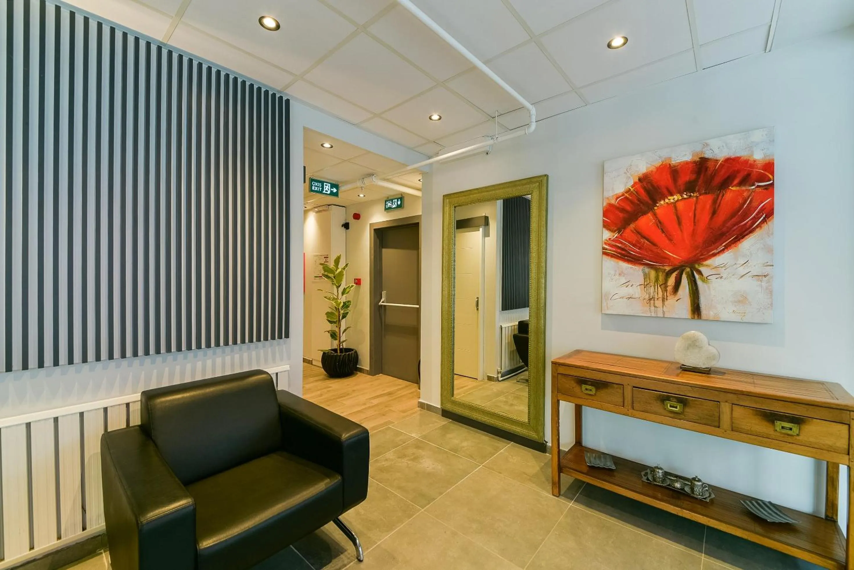 Seating area in Rise Inn