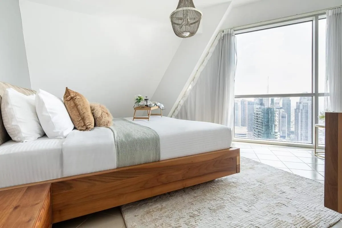 Bed in Premium Penthouse w Private Pool in Dubai Marina