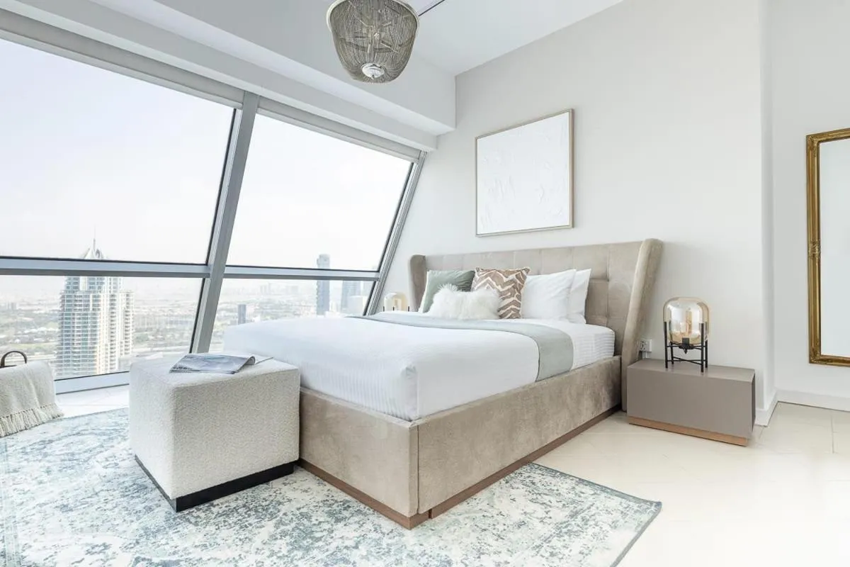 Bed in Premium Penthouse w Private Pool in Dubai Marina
