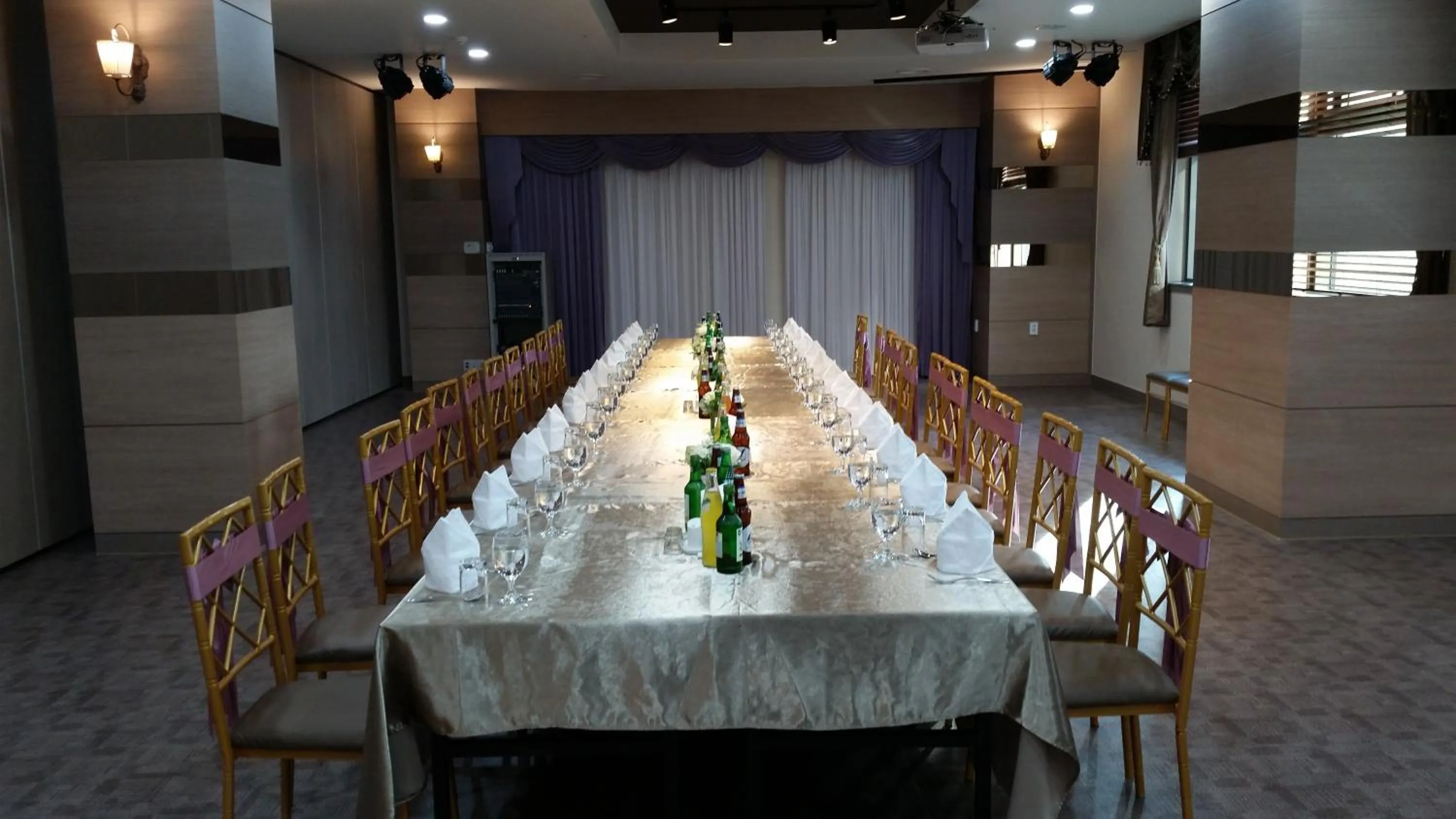 Banquet/Function facilities in Hyunjin Tourist Hotel