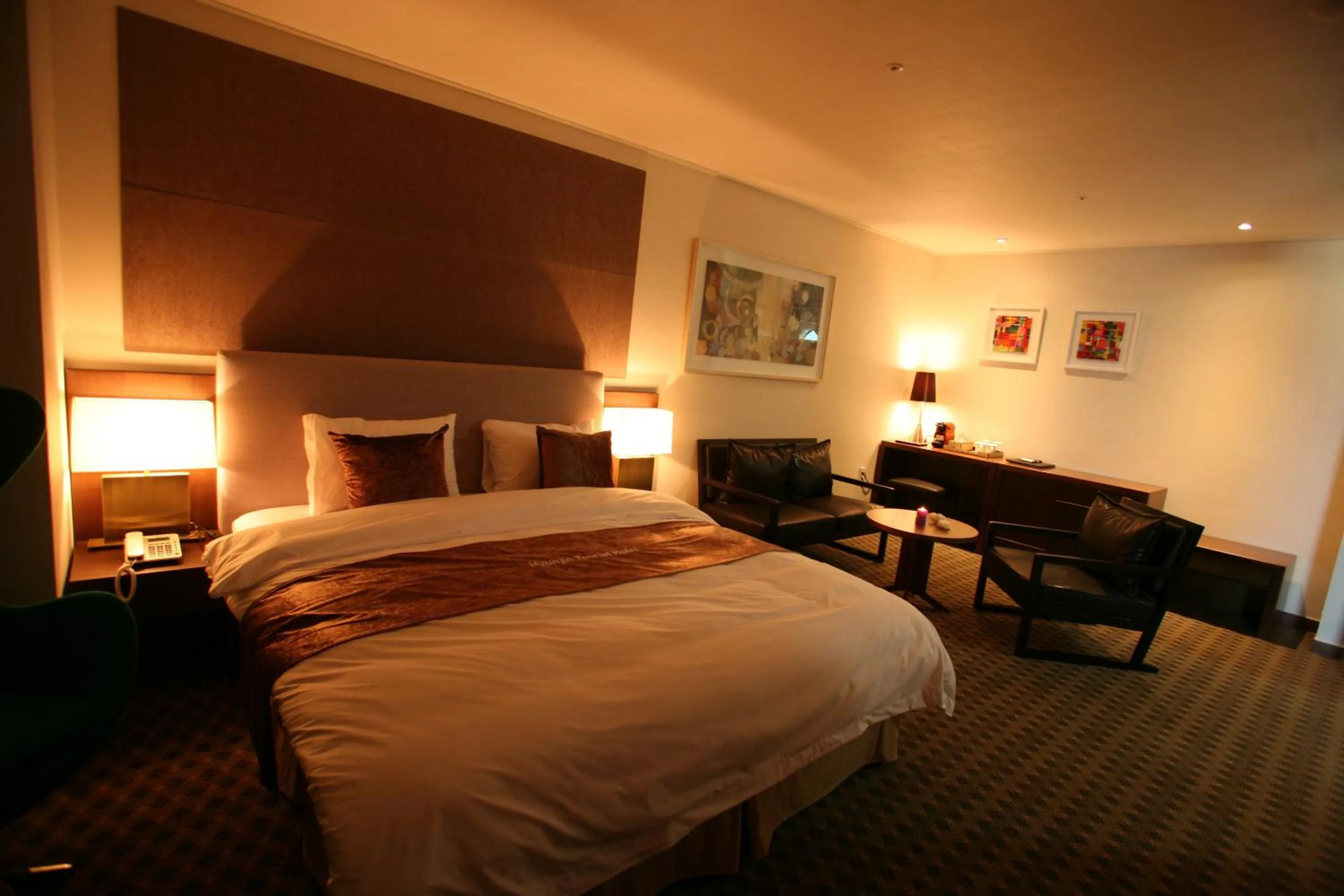 Photo of the whole room, Bed in Hyunjin Tourist Hotel