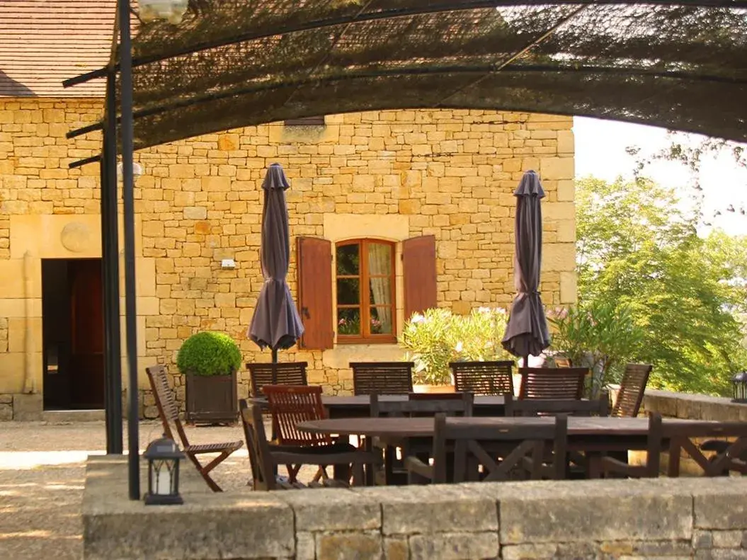 Property building in Chambres d'hôtes avec Piscine la Rossillonie Property building in Chambres d'hôtes avec Piscine la Rossillonie