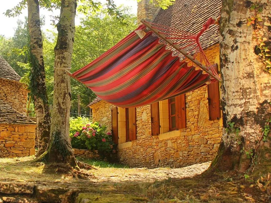 Property building in Chambres d'hôtes avec Piscine la Rossillonie