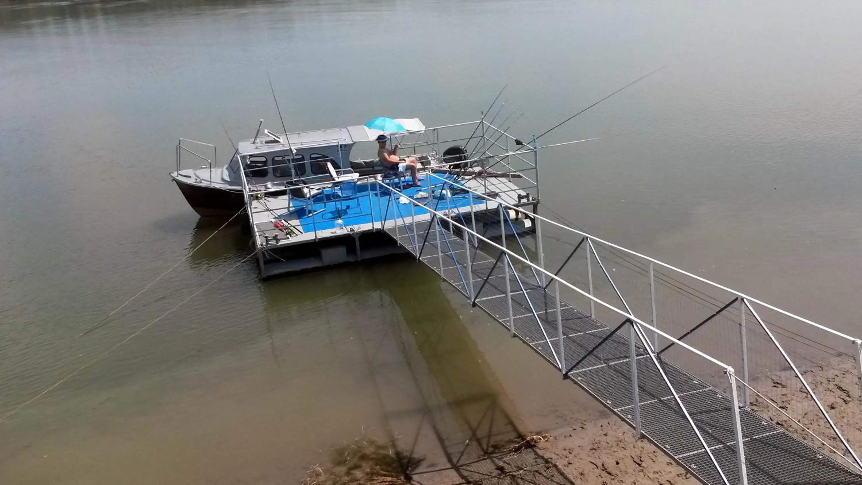 Fishing in Delta Pontoon