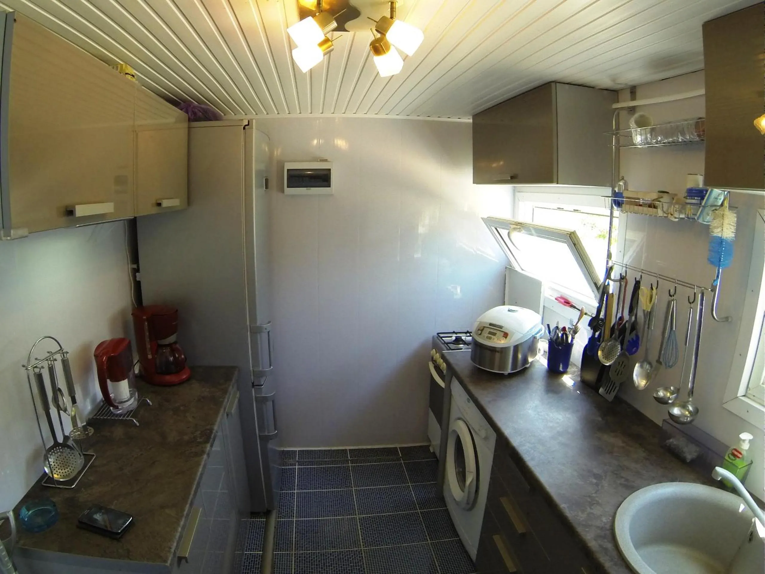 Coffee/tea facilities in Delta Pontoon