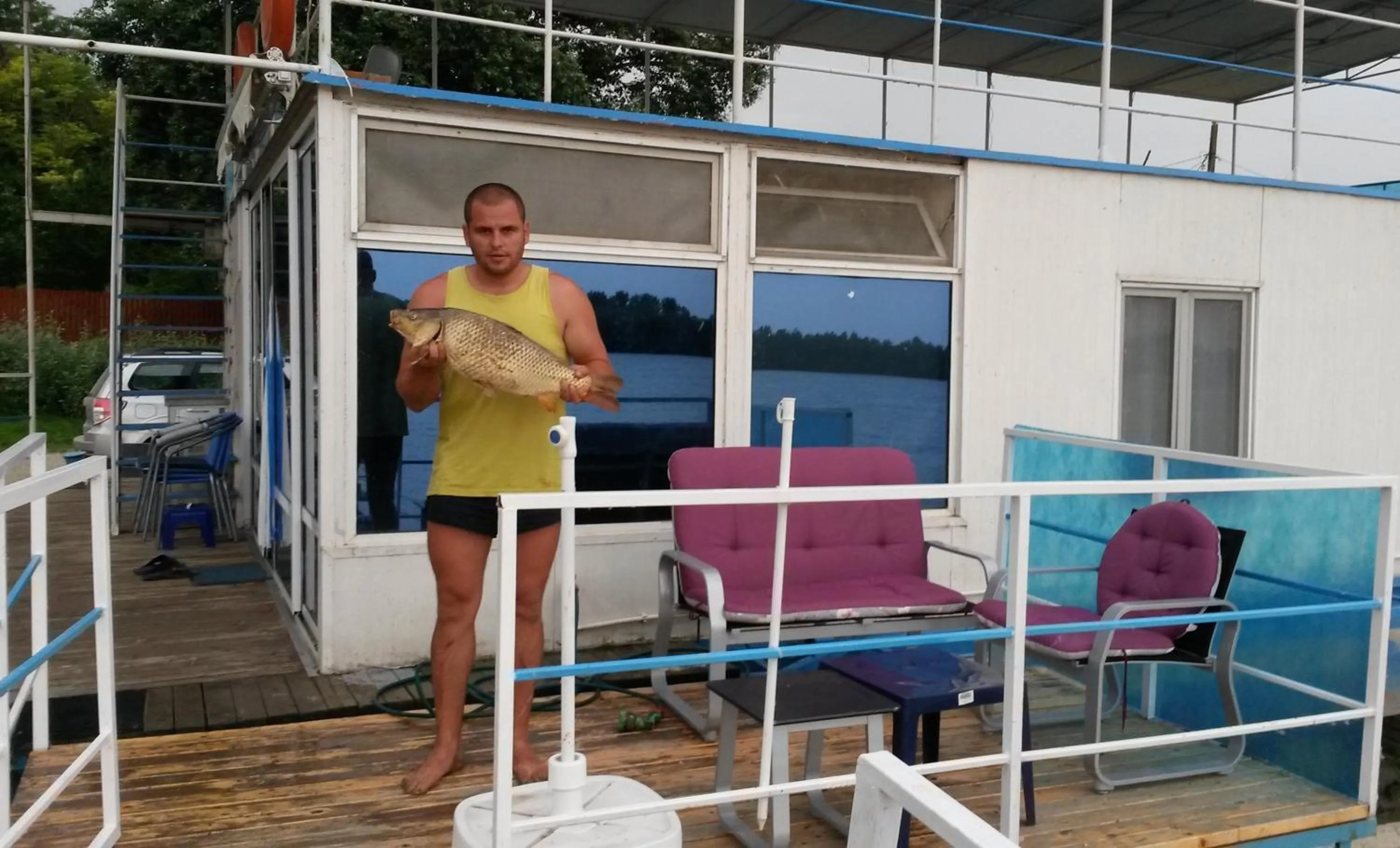 Fishing in Delta Pontoon