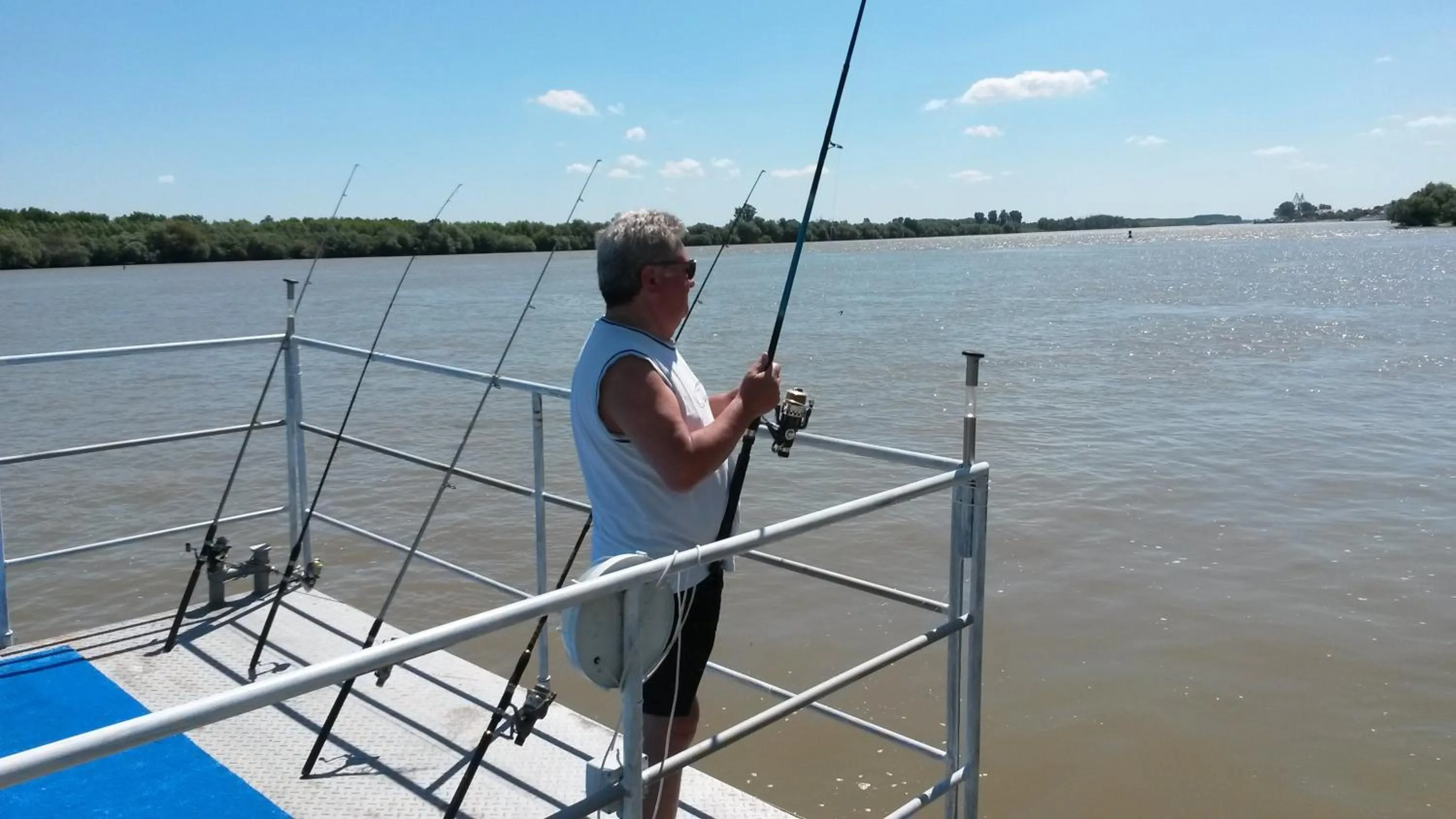 Fishing in Delta Pontoon