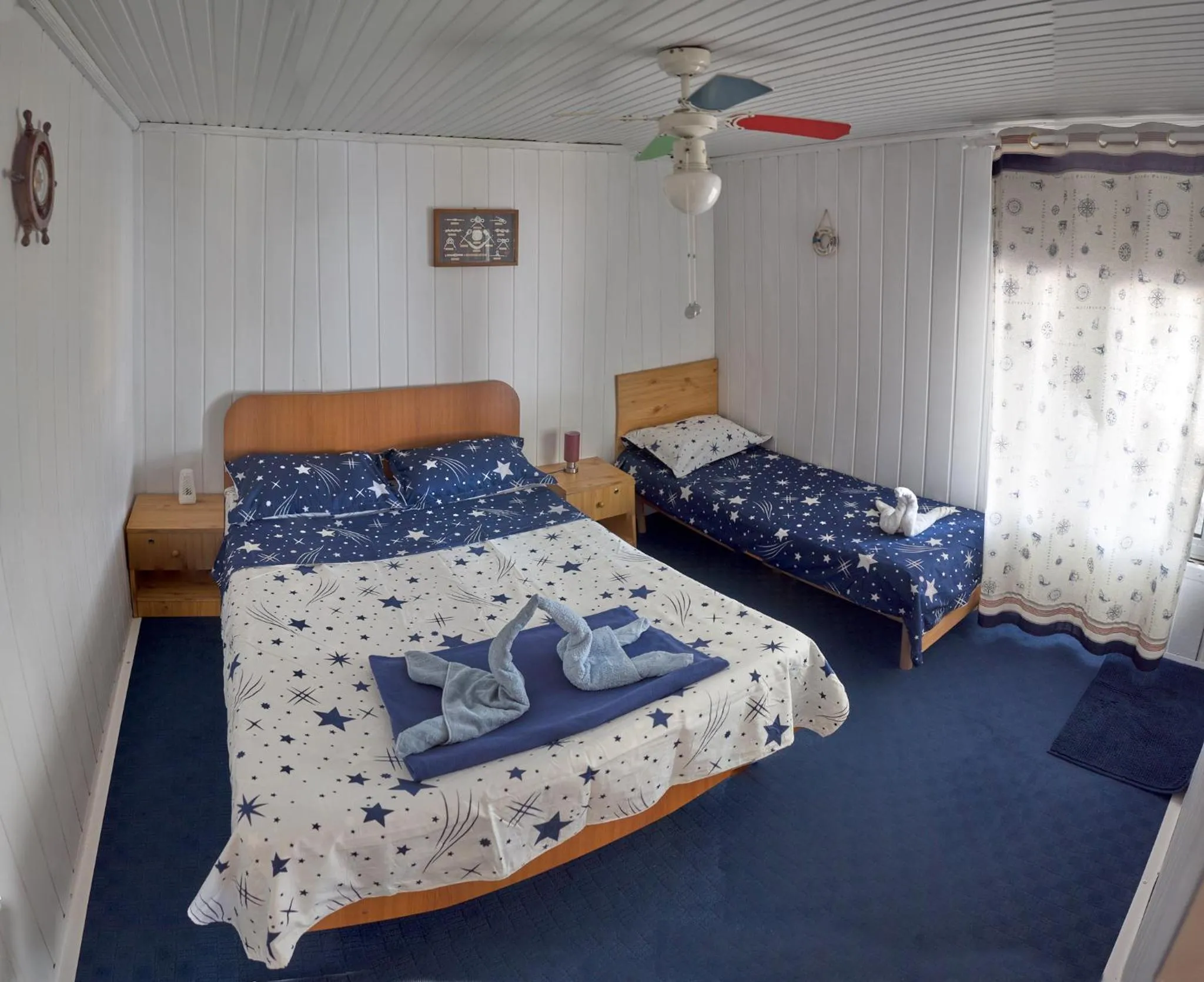 Bedroom in Delta Pontoon