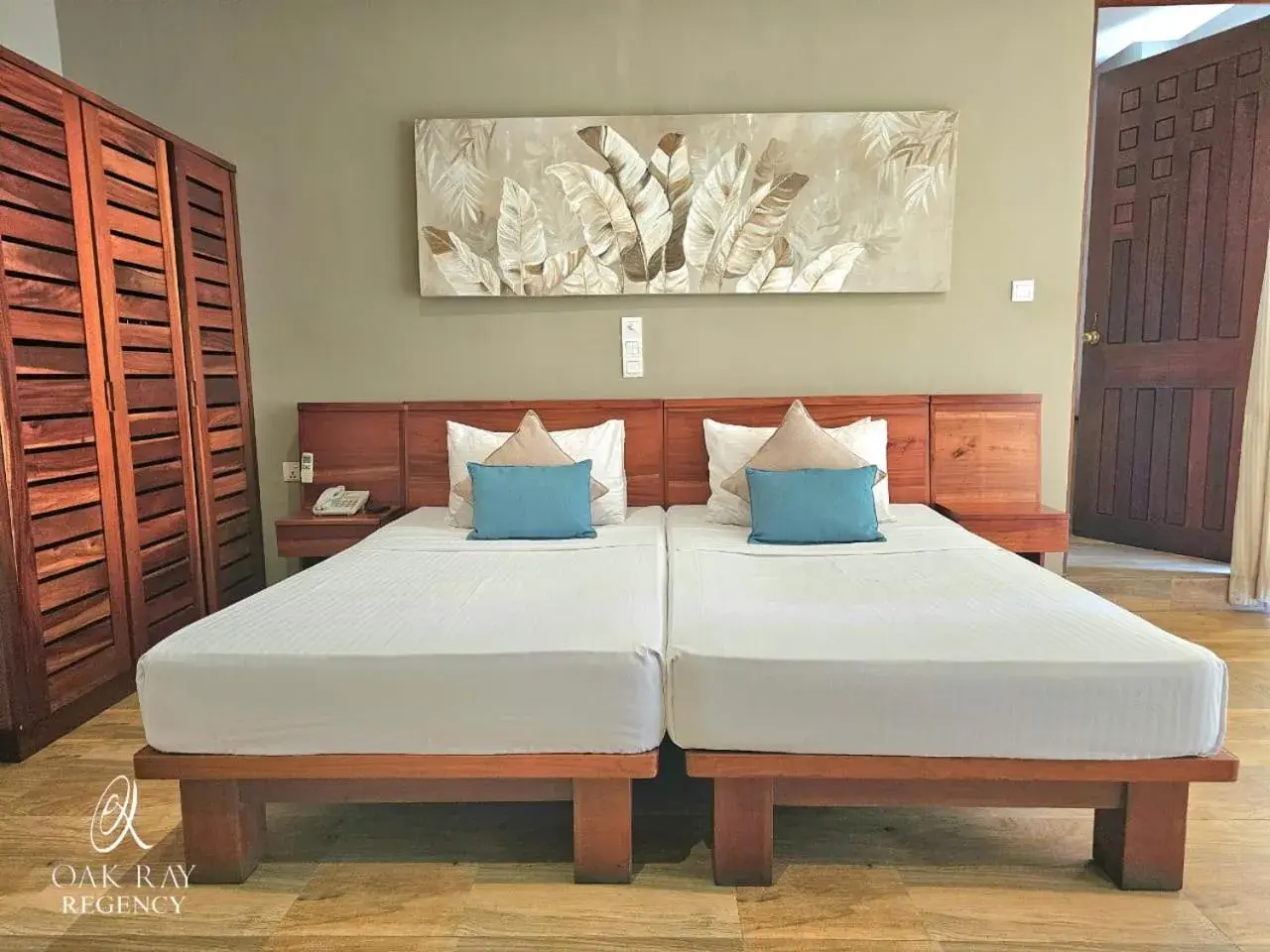 Bed in Oak Ray Regency Bed in Oak Ray Regency
