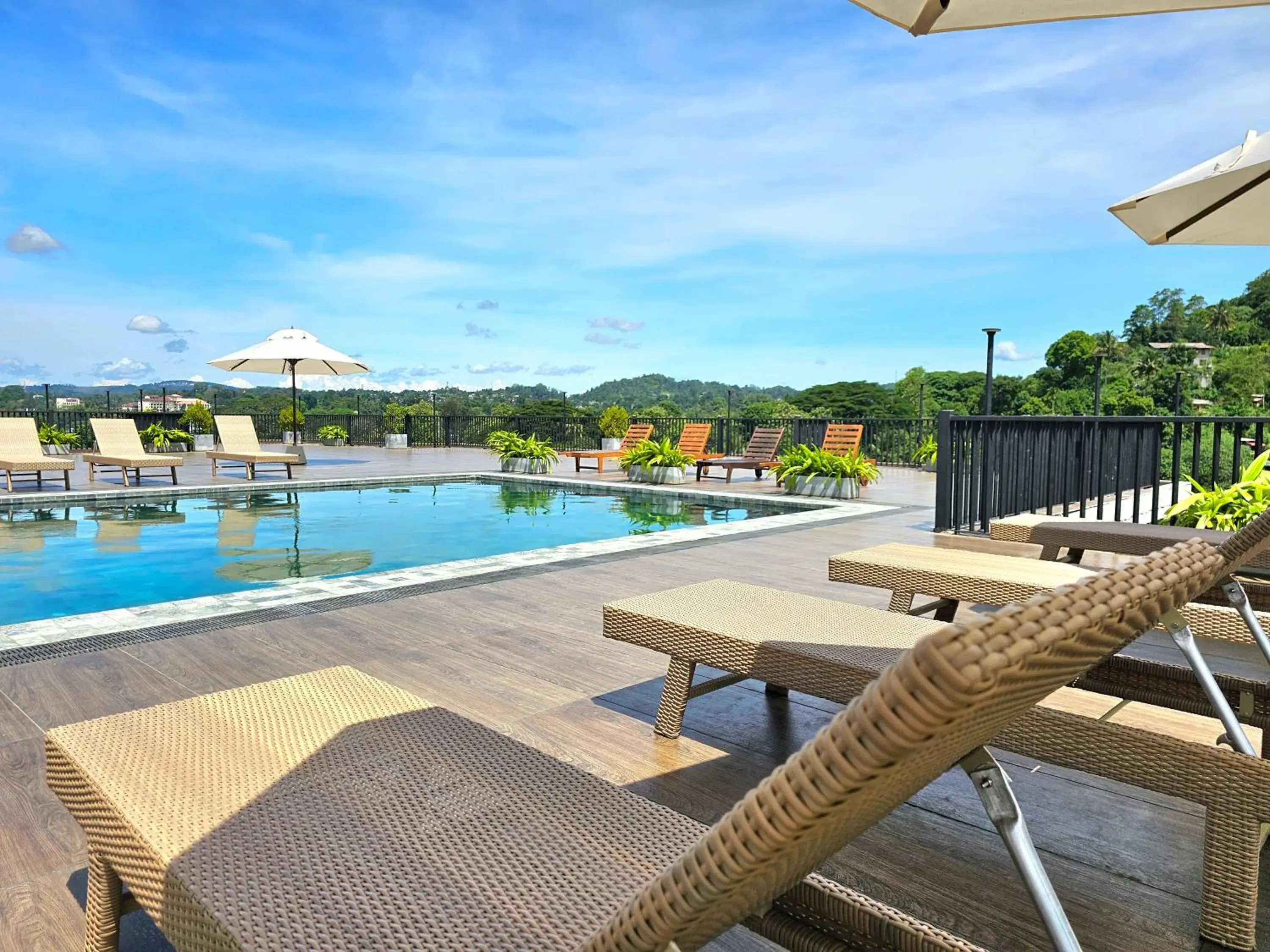 Swimming pool in Oak Ray Regency Swimming pool in Oak Ray Regency
