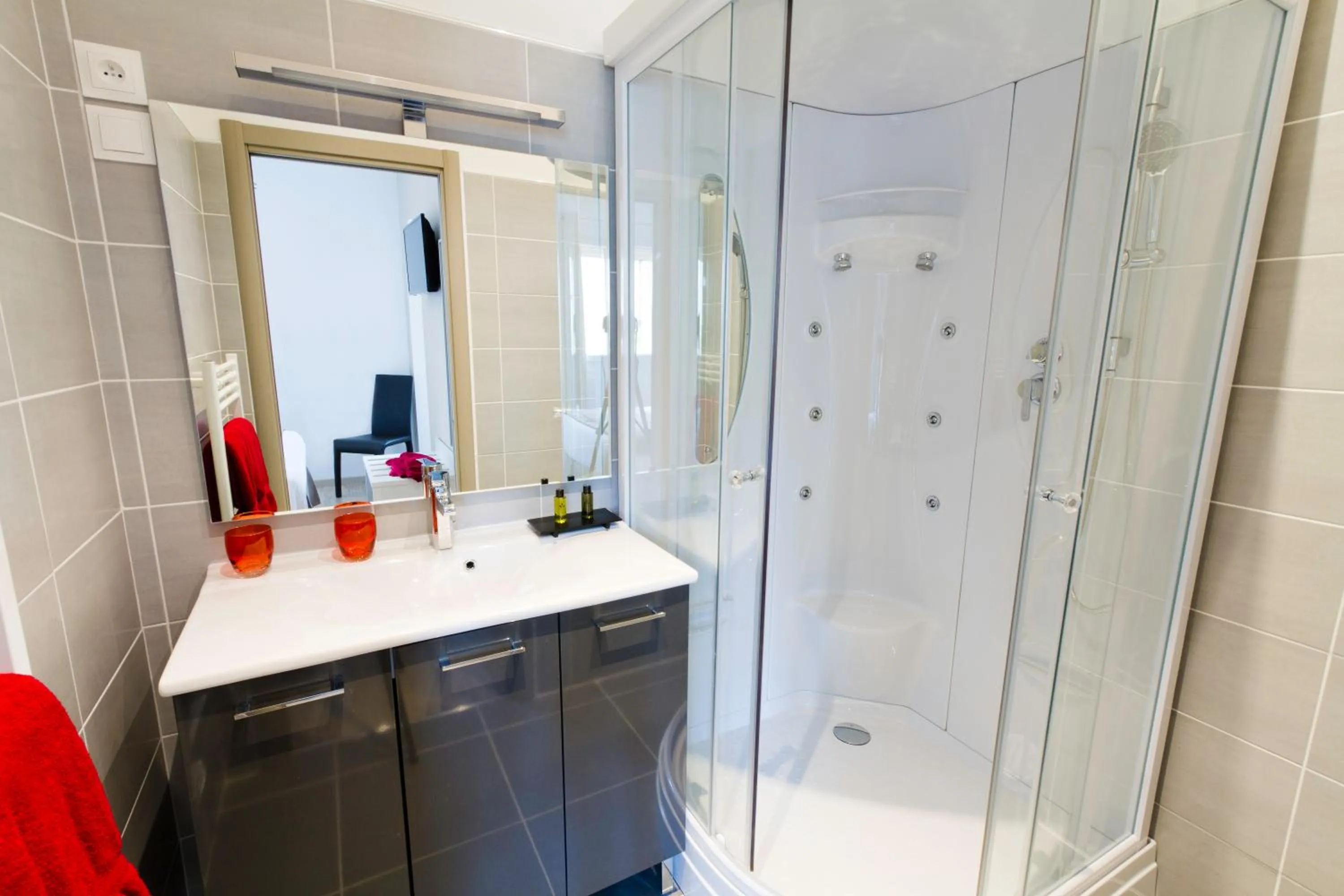 Bathroom in Hôtel Les Petits Oreillers