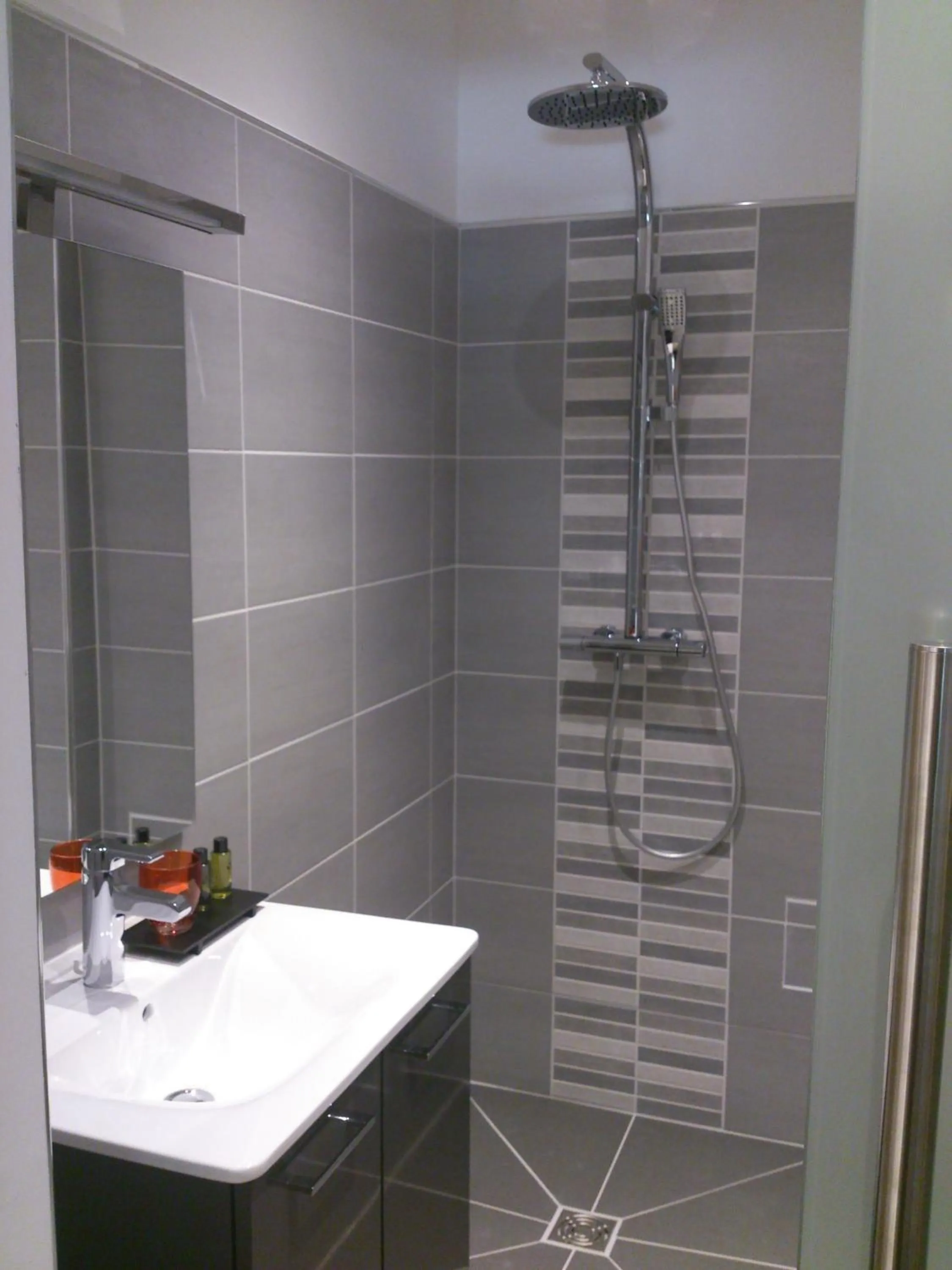 Bathroom in Hôtel Les Petits Oreillers