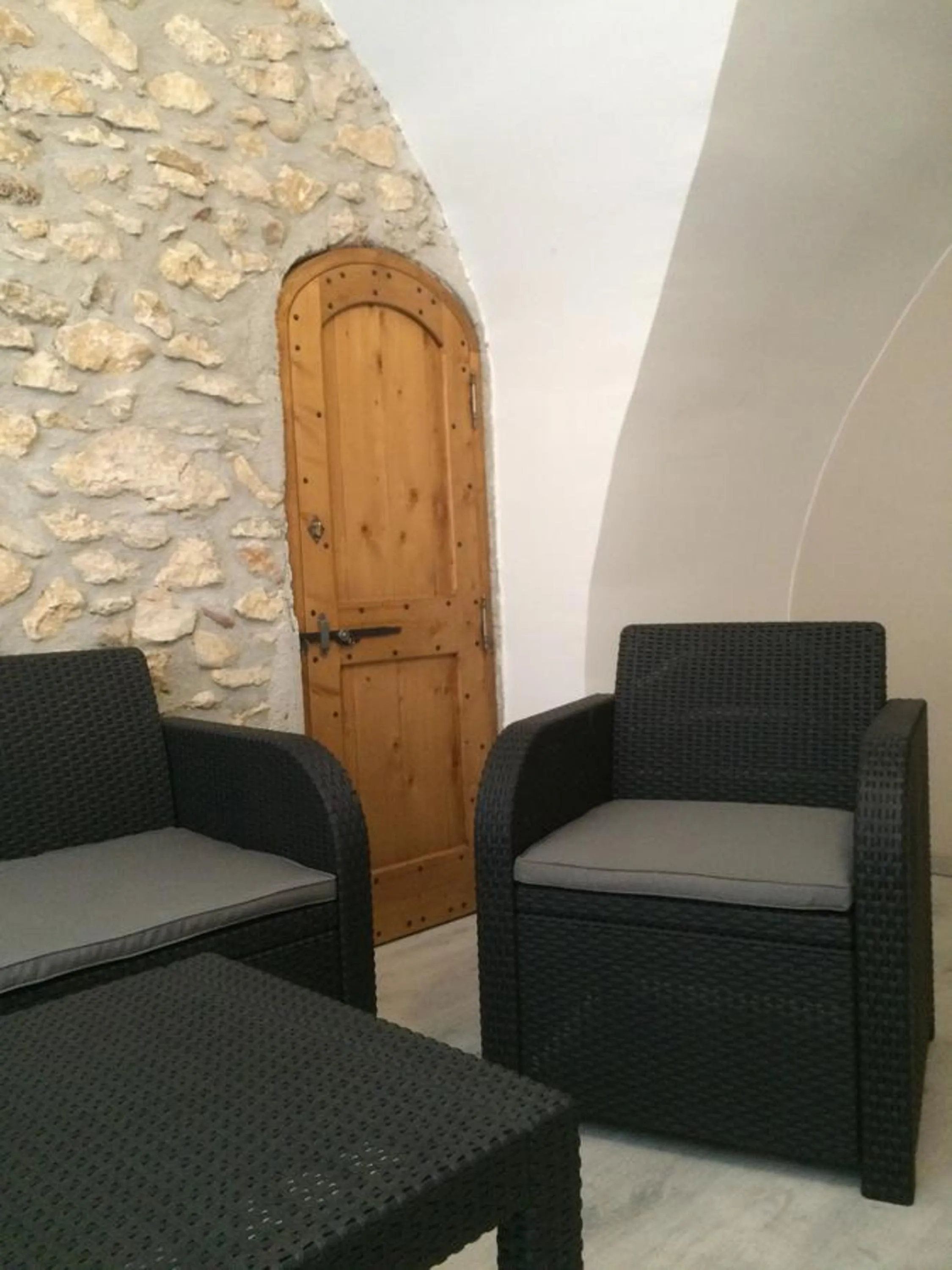 Patio in Hôtel Les Petits Oreillers