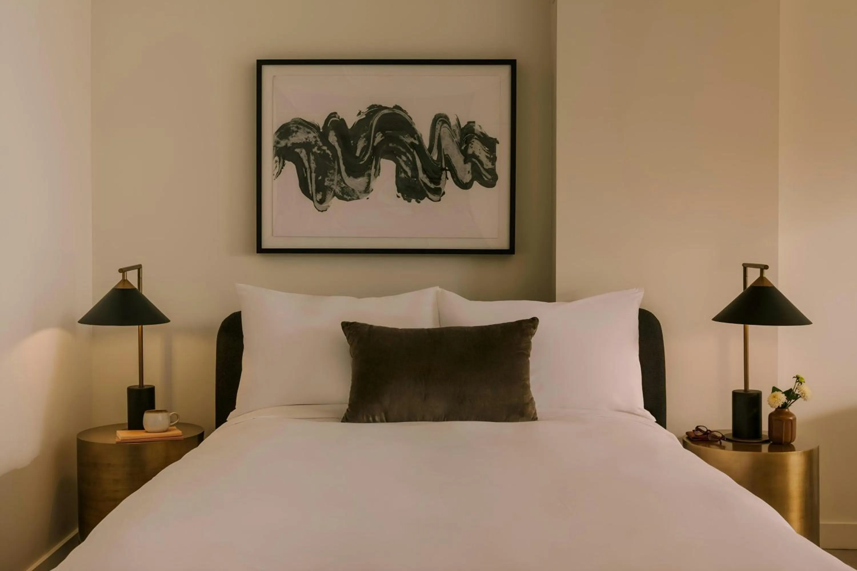 Bedroom, Bed in Sonder by Marriott Bonvoy The Craftsman Apartments Downtown LA