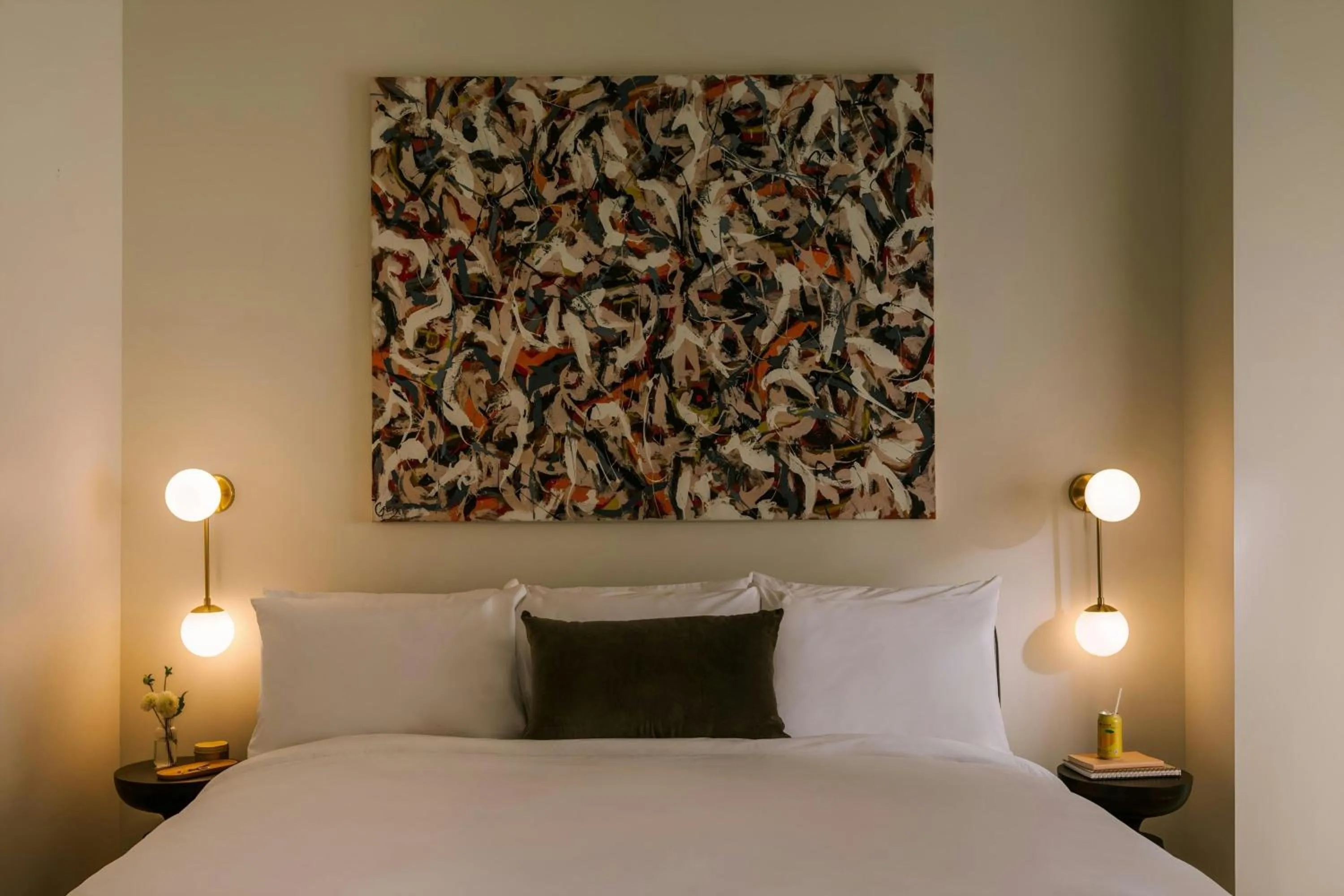 Bedroom, Bed in Sonder by Marriott Bonvoy The Craftsman Apartments Downtown LA