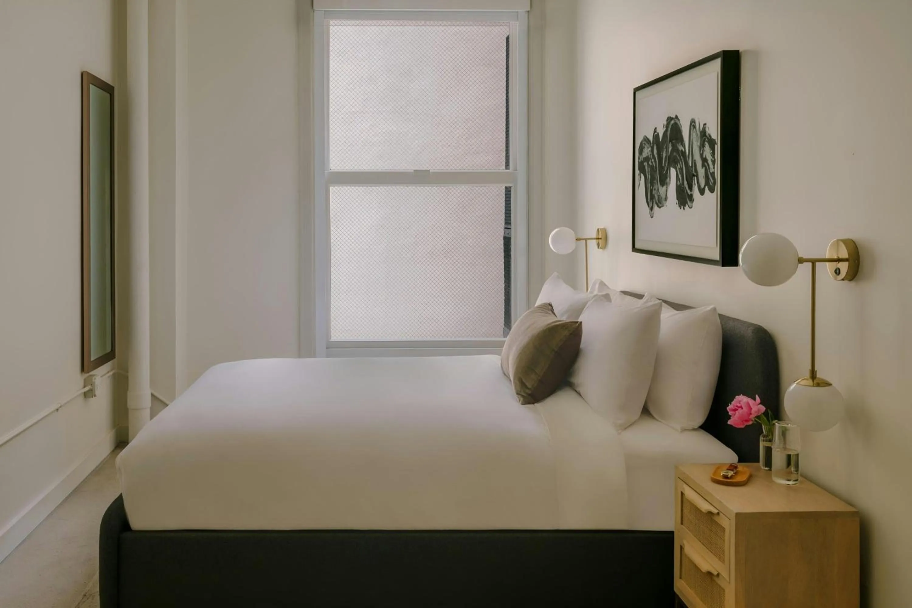 Bedroom, Bed in Sonder by Marriott Bonvoy The Craftsman Apartments Downtown LA