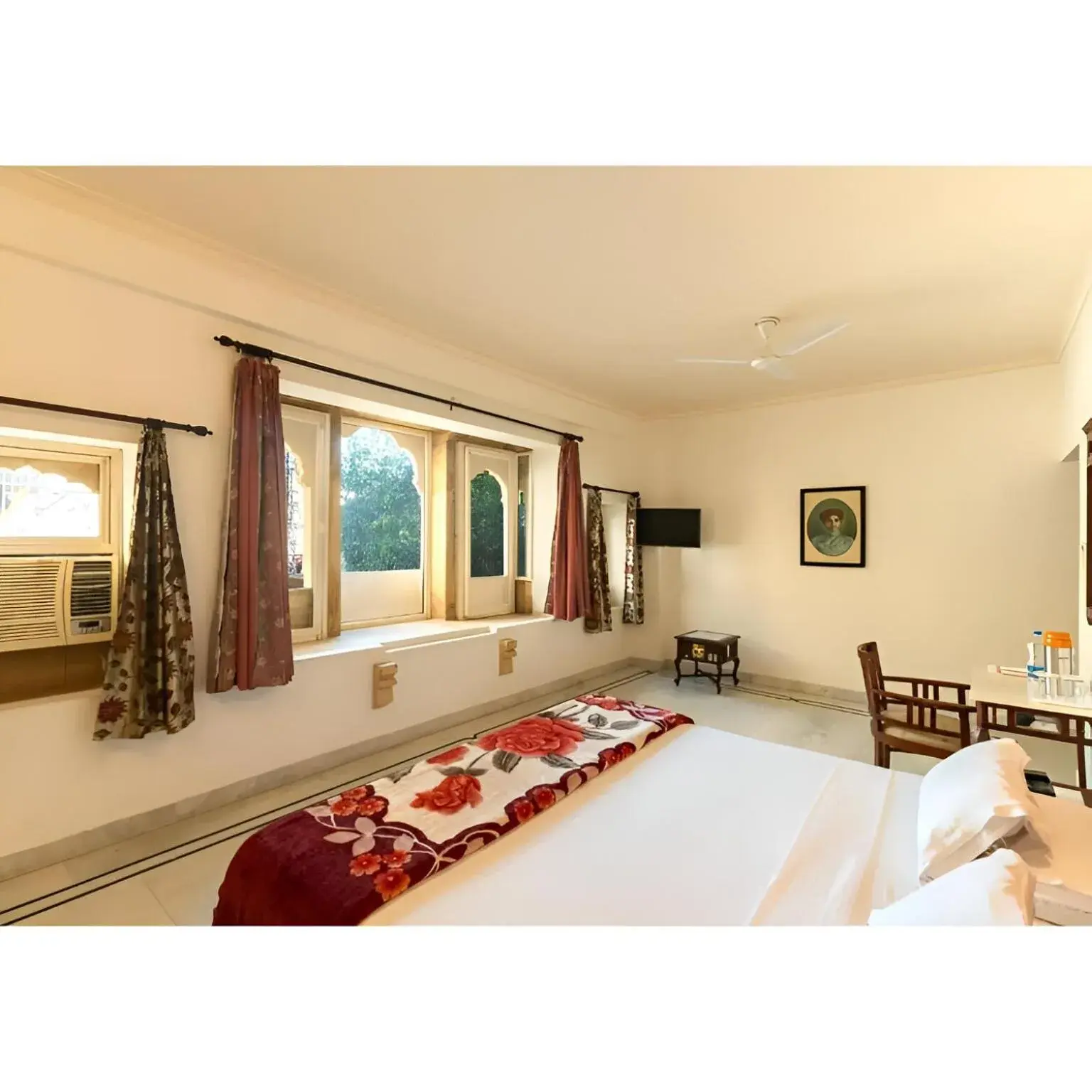 Bed in WelcomHeritage Kalyan Bhawan Hotel Bed in WelcomHeritage Kalyan Bhawan Hotel