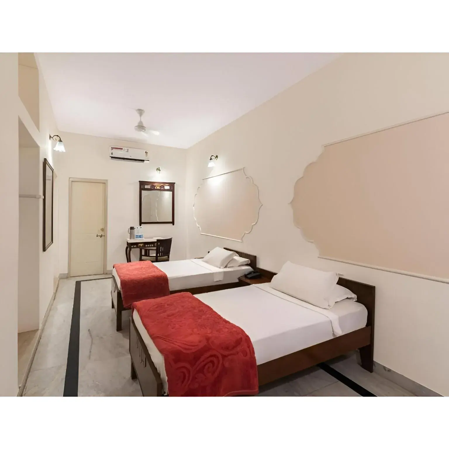Bed in WelcomHeritage Kalyan Bhawan Hotel Bed in WelcomHeritage Kalyan Bhawan Hotel