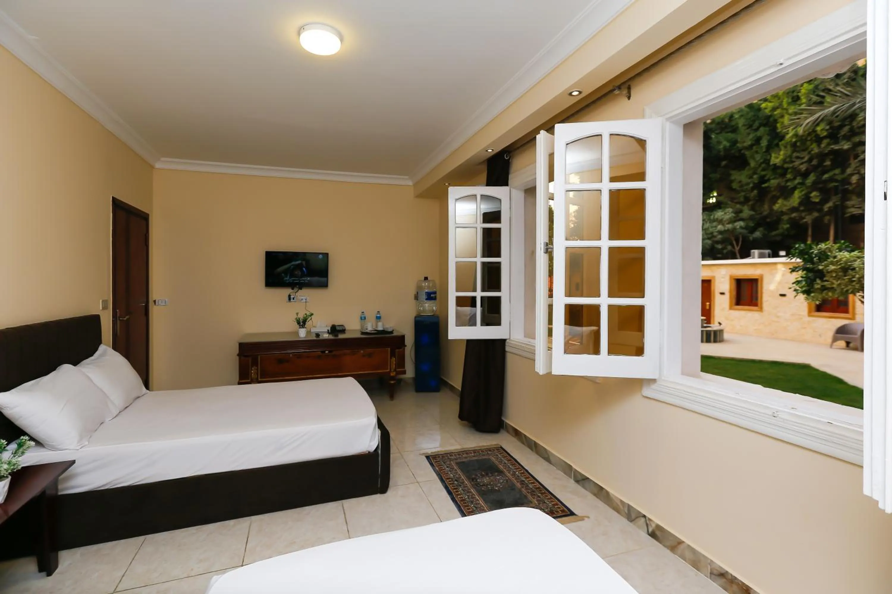 Bed in Turquoise Pyramids palace