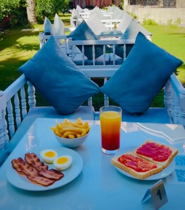 Turquoise Pyramids palace