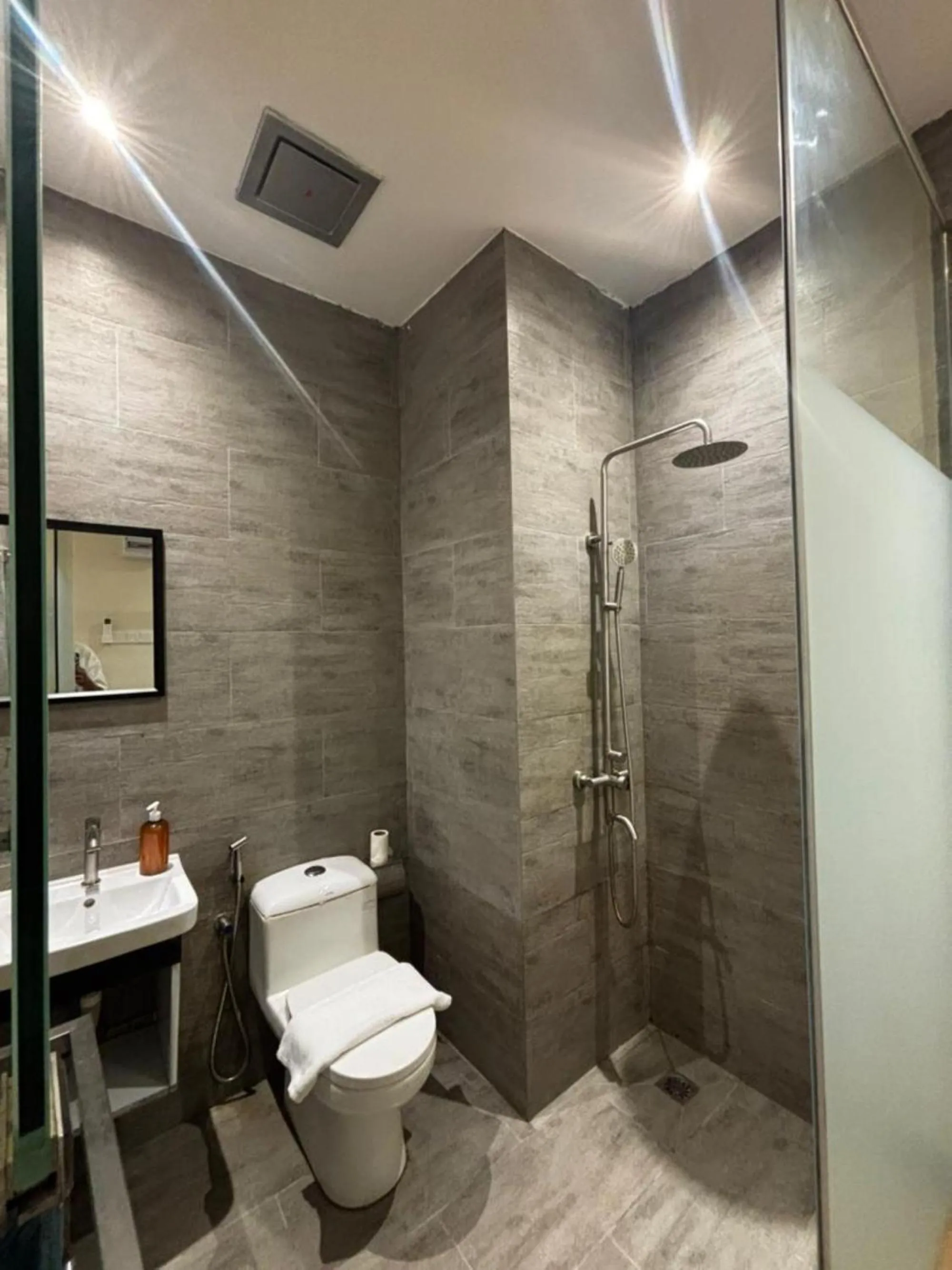 Shower in iBilik Hotel - KLIA 1 KLIA 2, Sepang