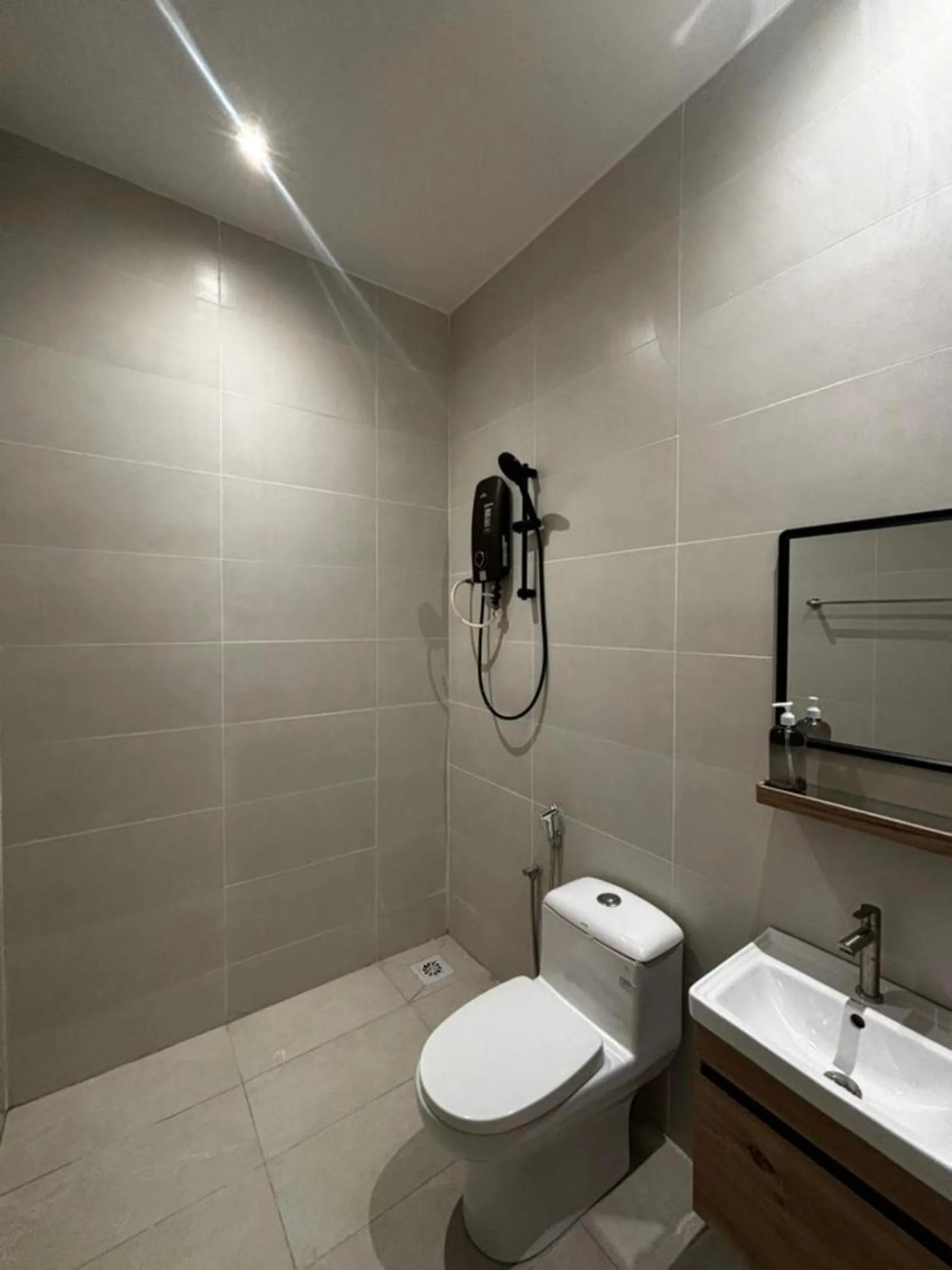 Shower in iBilik Hotel - KLIA 1 KLIA 2, Sepang