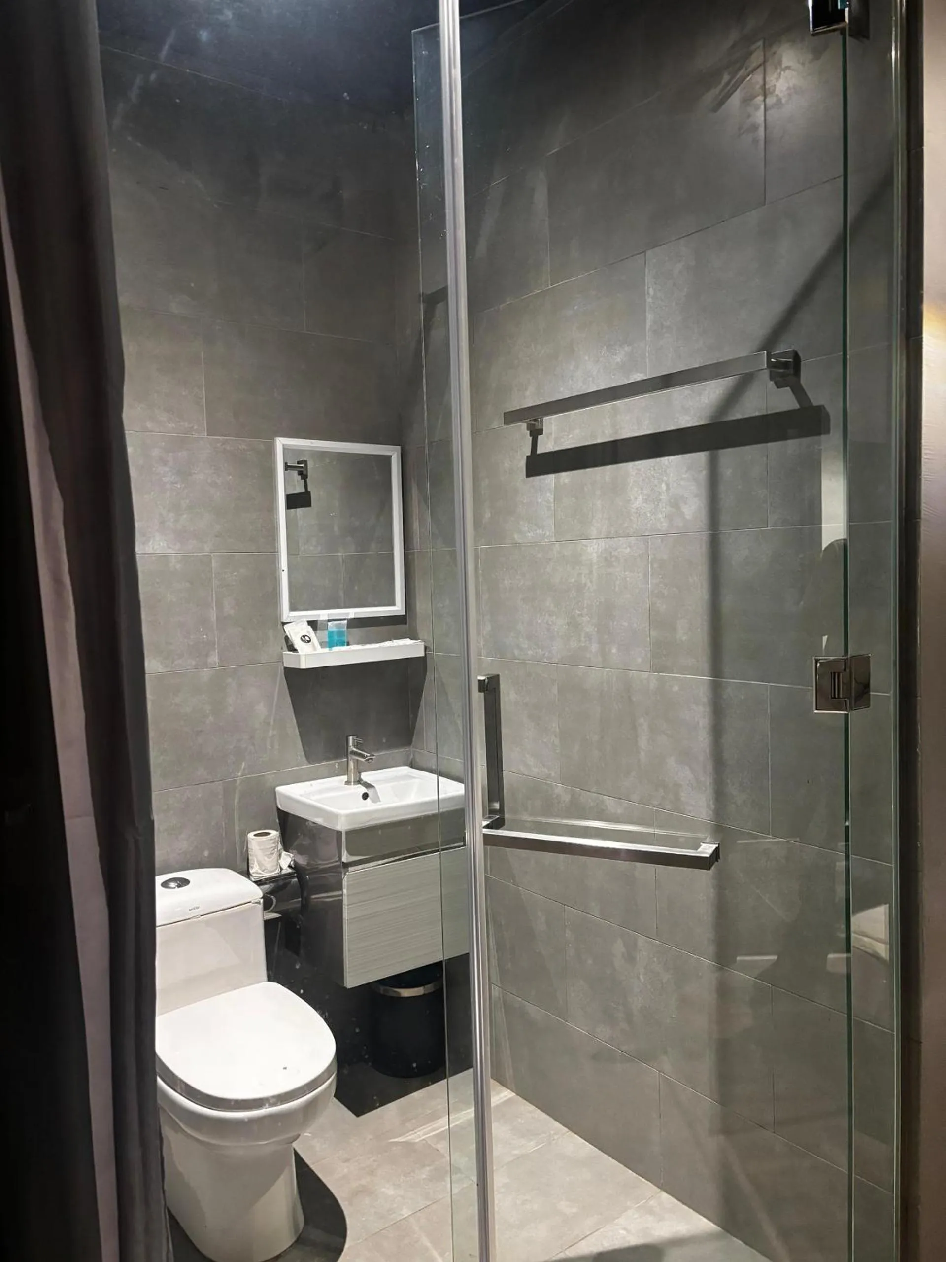 Shower in iBilik Hotel - KLIA 1 KLIA 2, Sepang