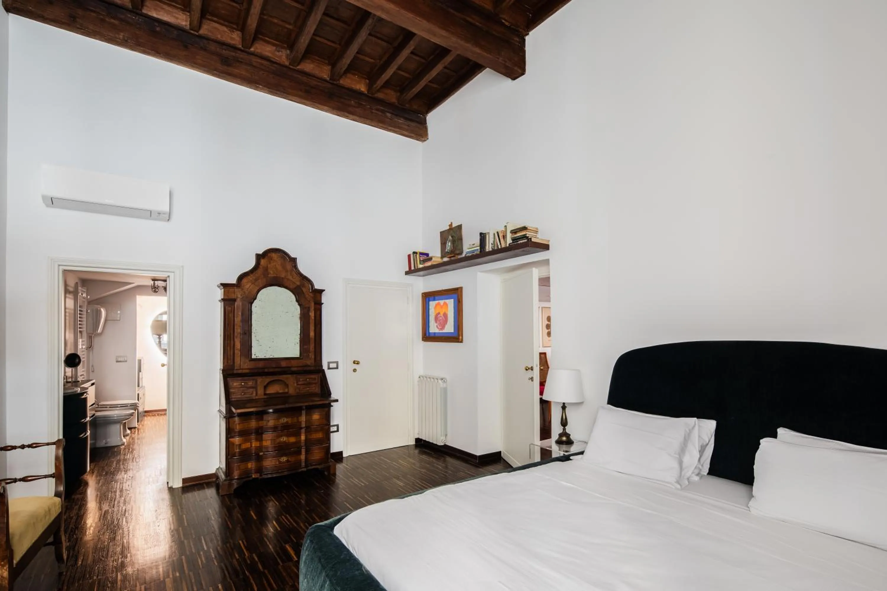 Bed in YourSuiteRome