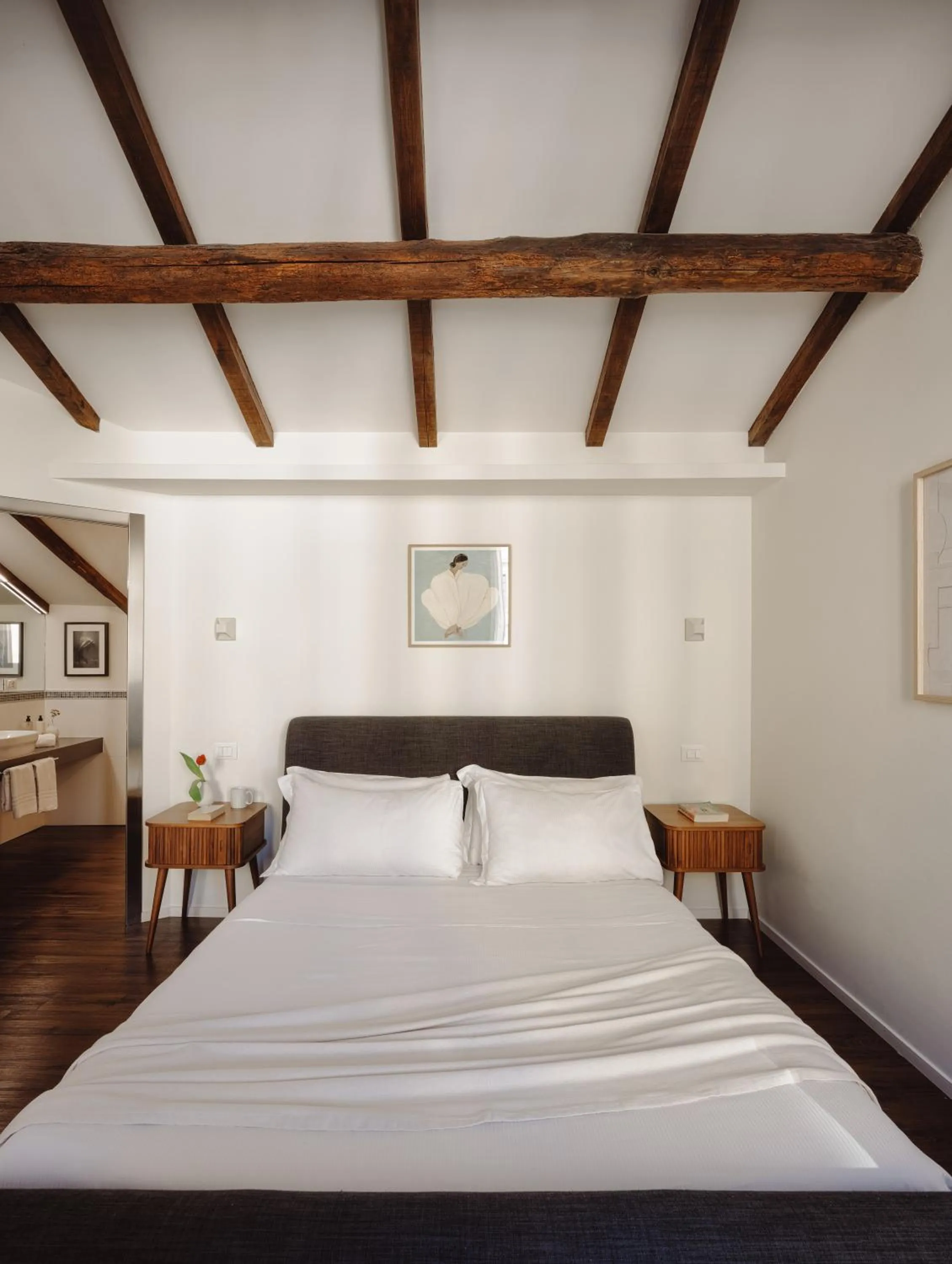 Bed in YourSuiteRome